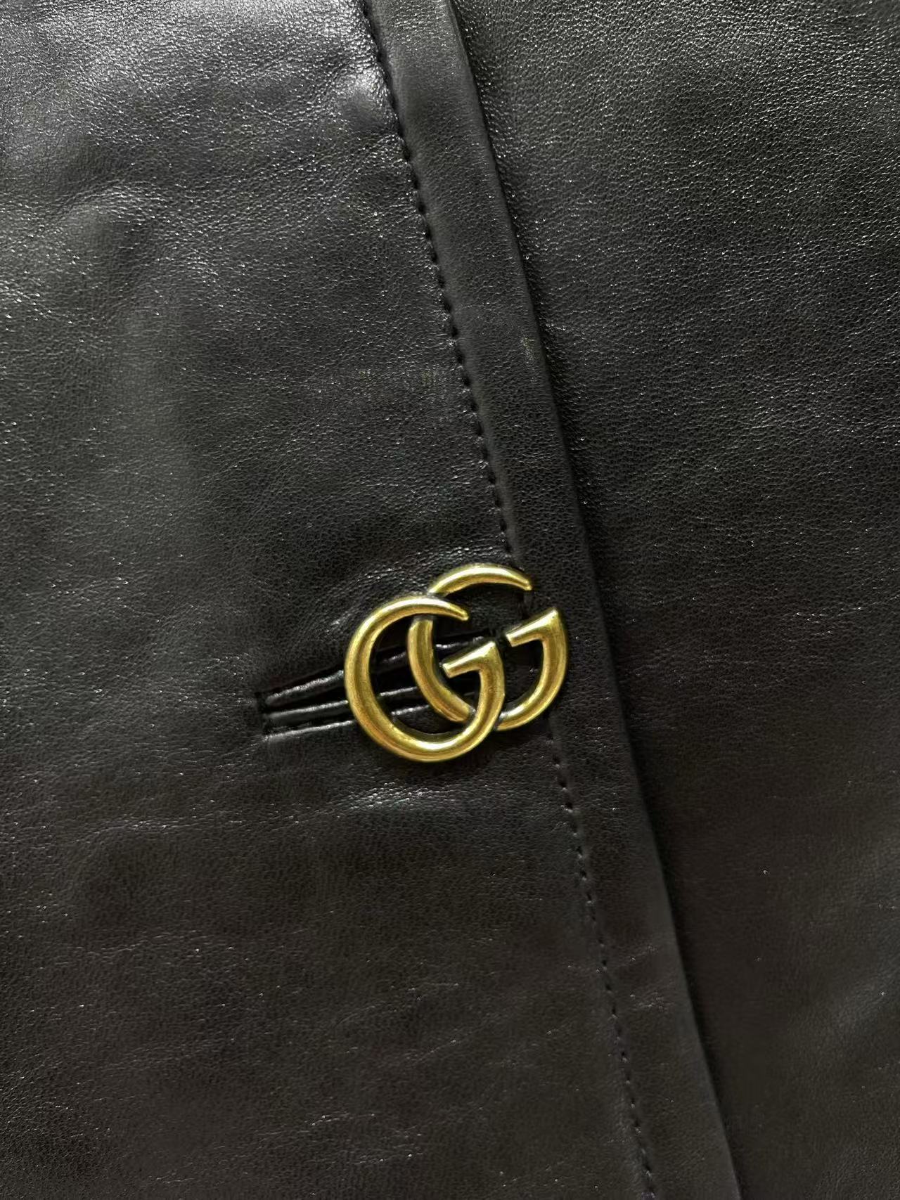 GU 26 Women Black Leather Cropped Jacket With Double G Metal Buttons