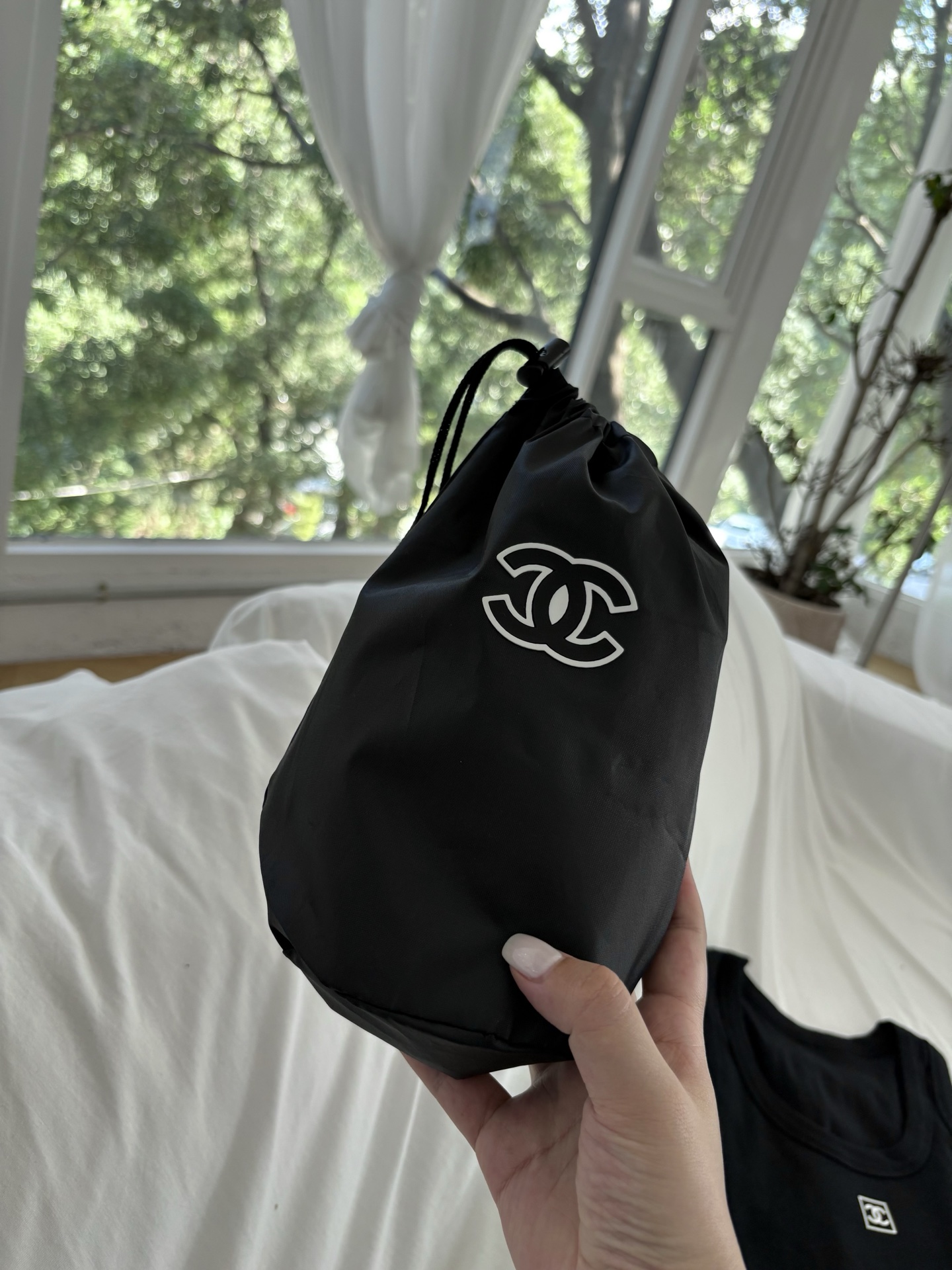 Cha26 summer new Xiaoxiang vintage black and white contrasting sunscreen jacket+sports style small bag