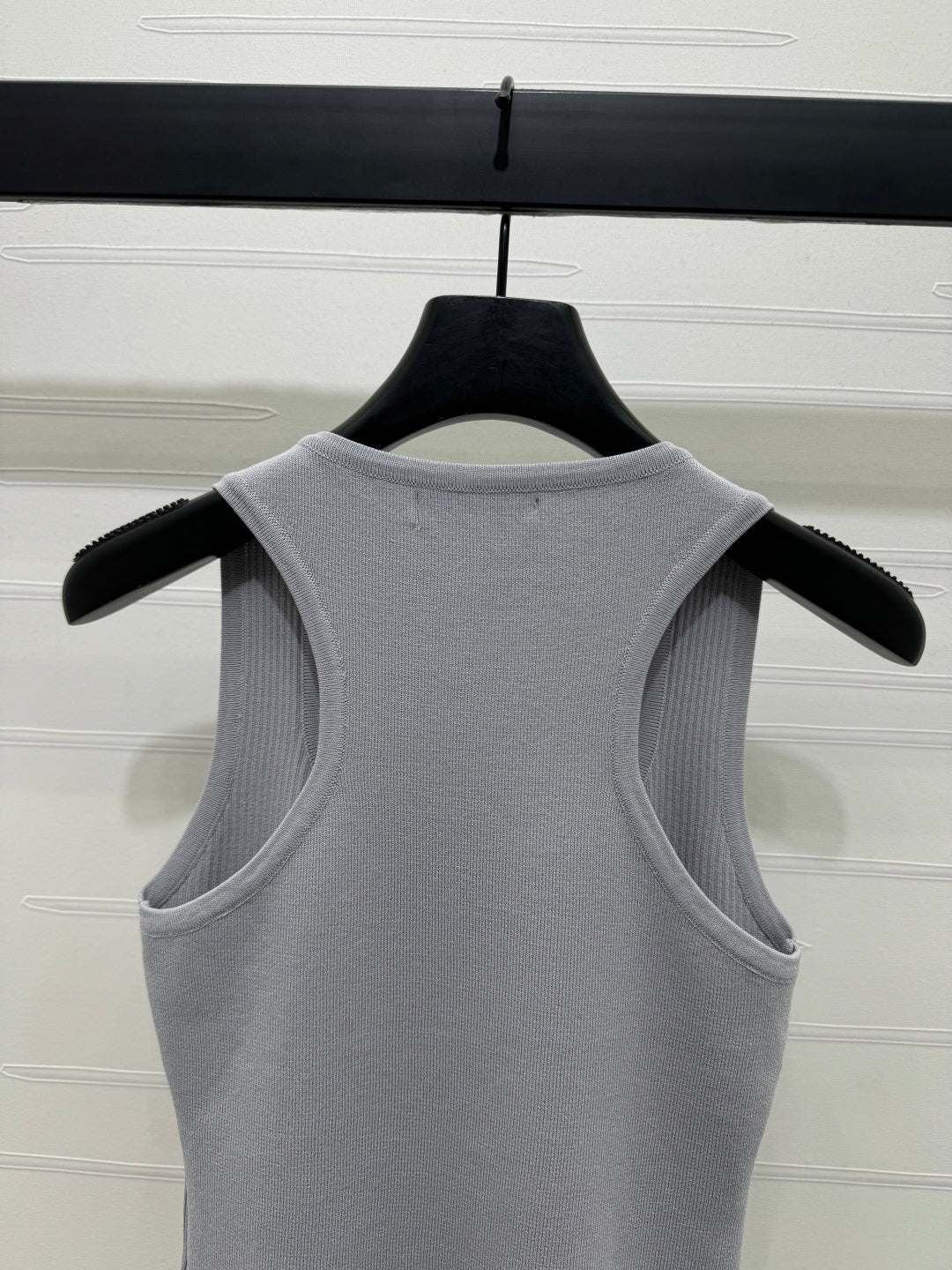 PR U-neck embroidered knitted vest