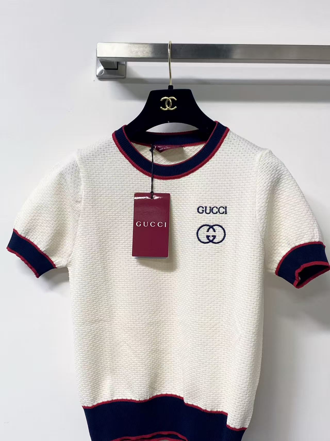 GU Interlocking   Embroidery Color Block Trim Knit Tee