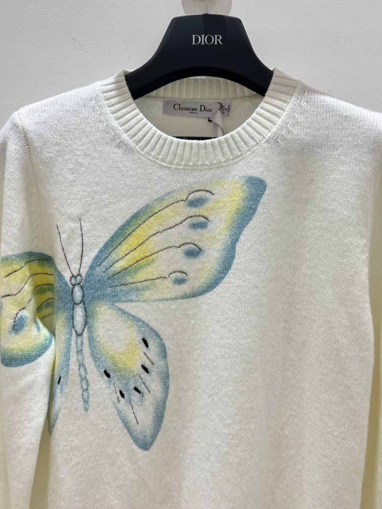Di jacquardknit crew neck long sleeve sweater.