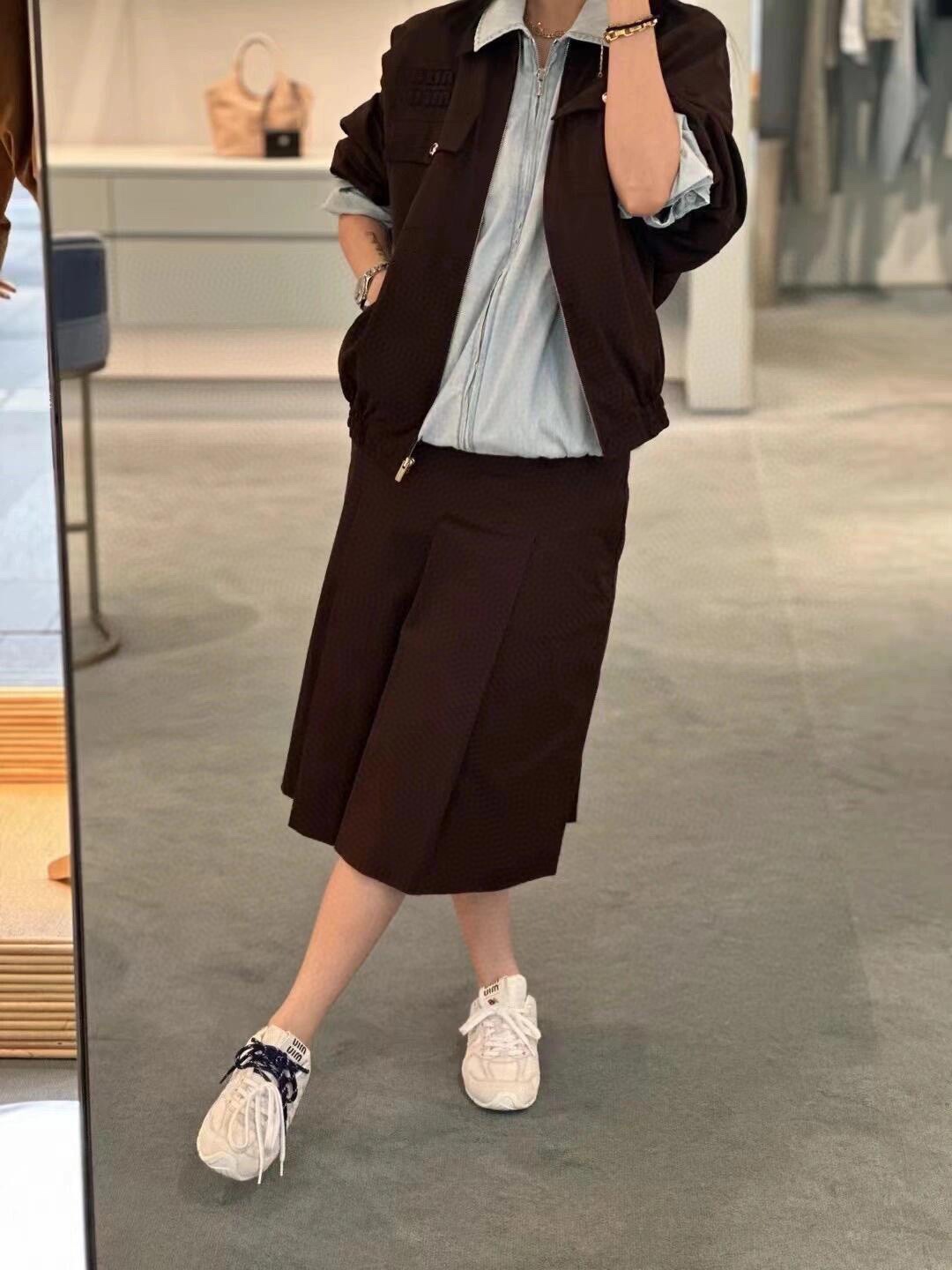Mi dark brown utility zip-up jacketI paired withmatching tone-on-tone skirt