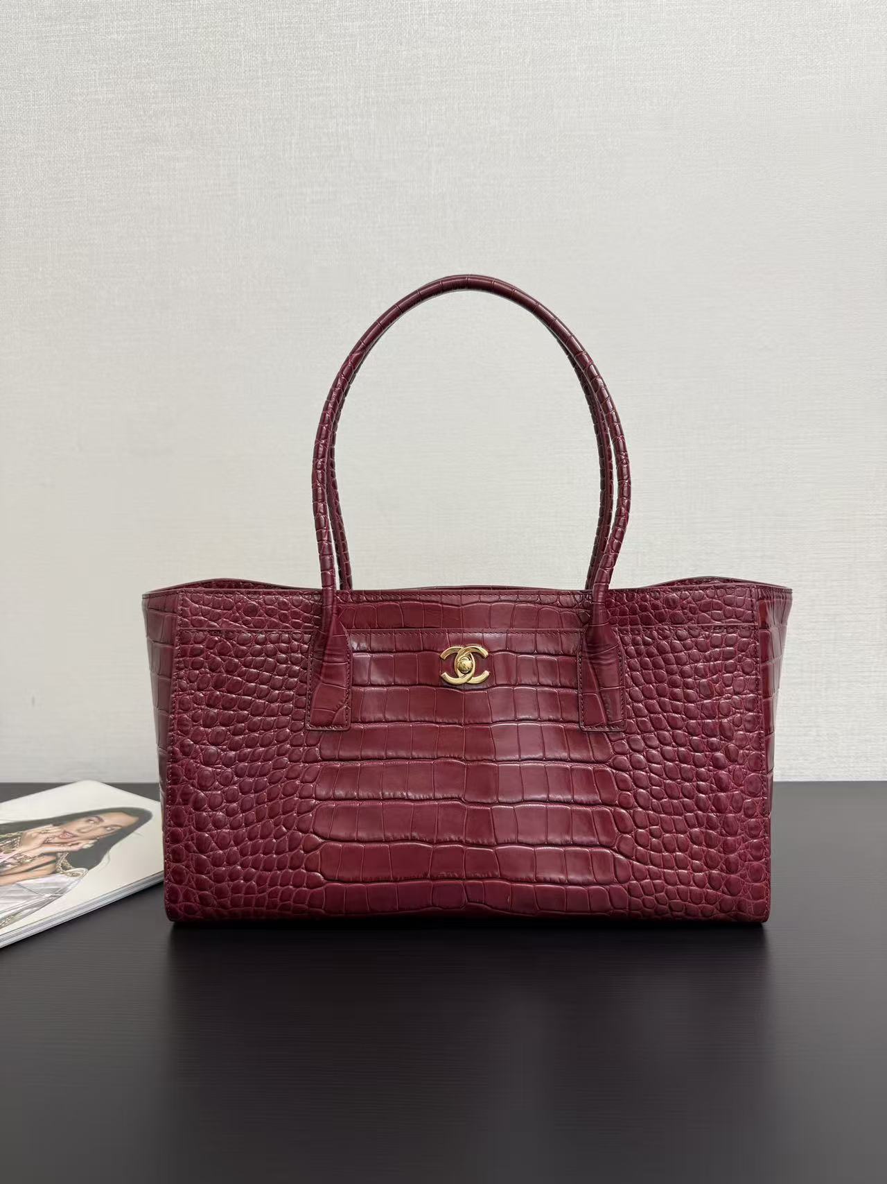 CC26SS Black Croc Embossed Tote