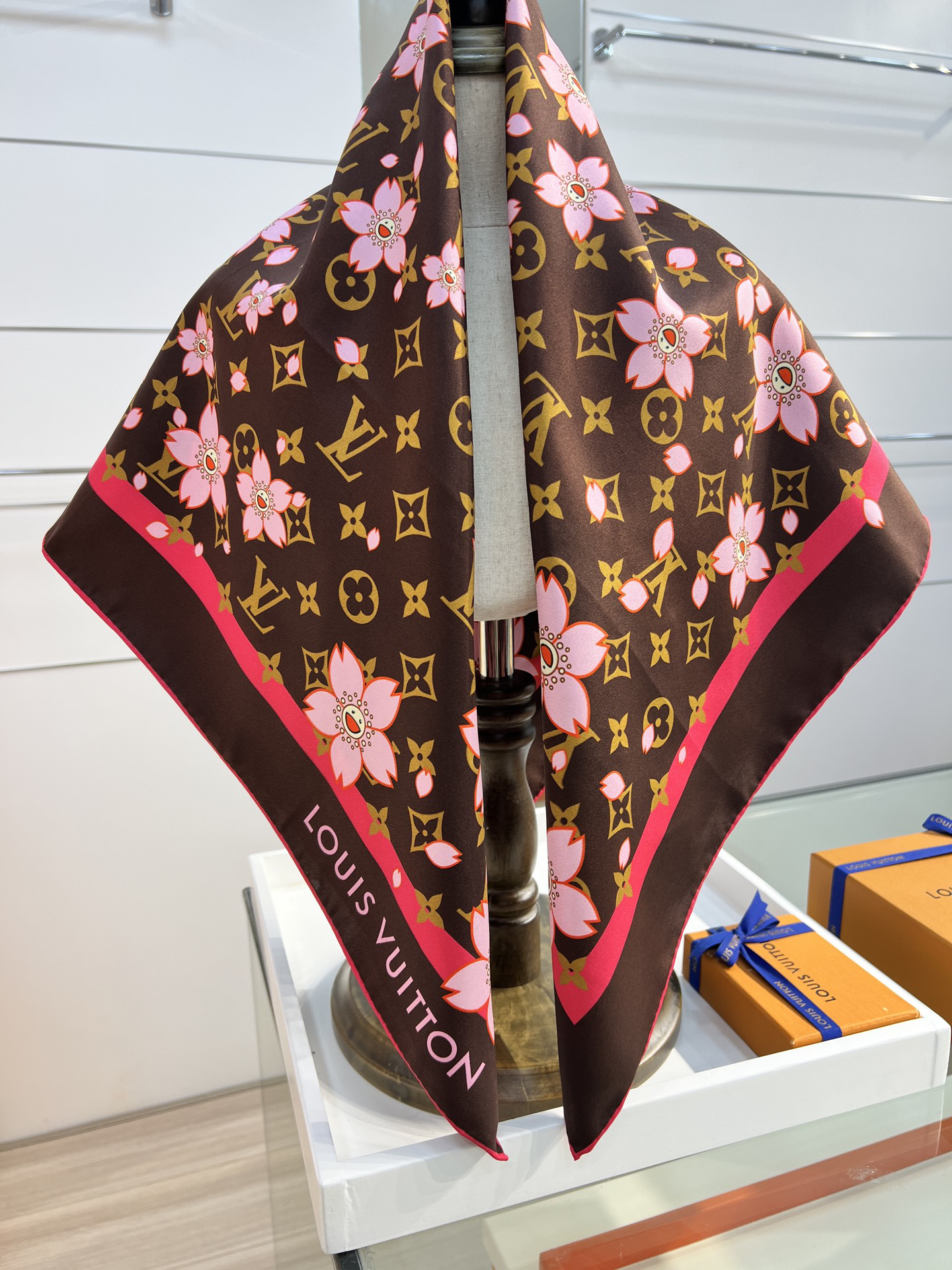 LU18mm top-quality silk double-sided with the same colour 90cm silk square market