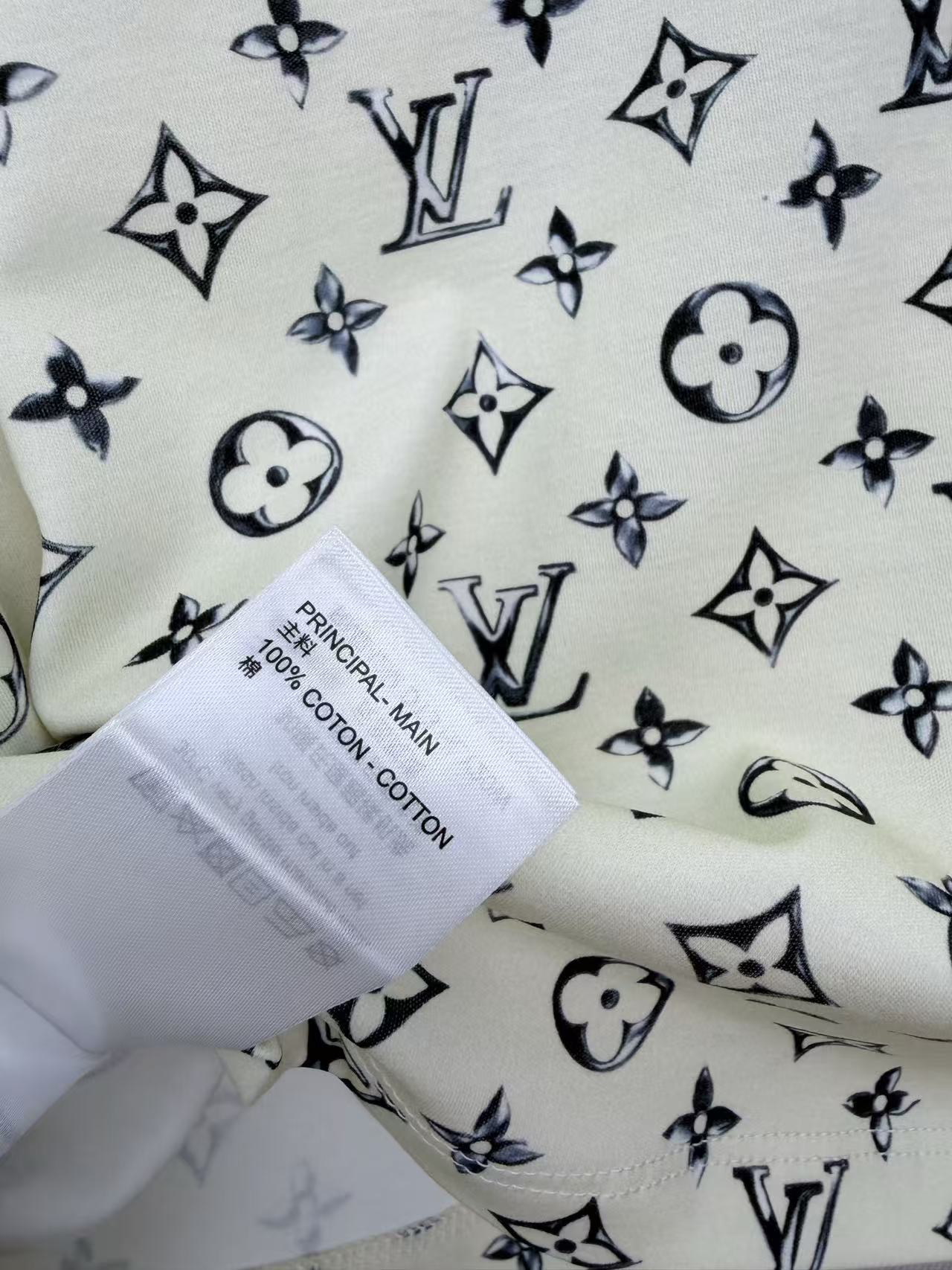 LO 26 Luxury Sketch Monogram Crop Tee