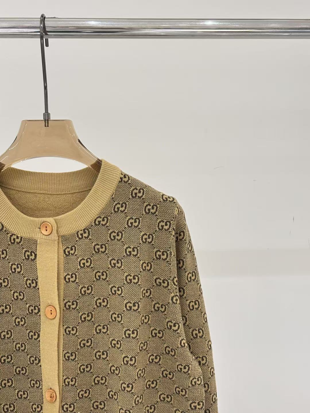GU 26Jacquard Crystal Trim Button Knit Jacket