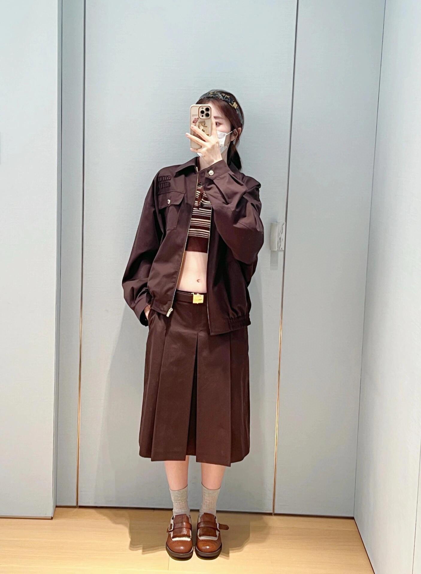 Mi dark brown utility zip-up jacketI paired withmatching tone-on-tone skirt