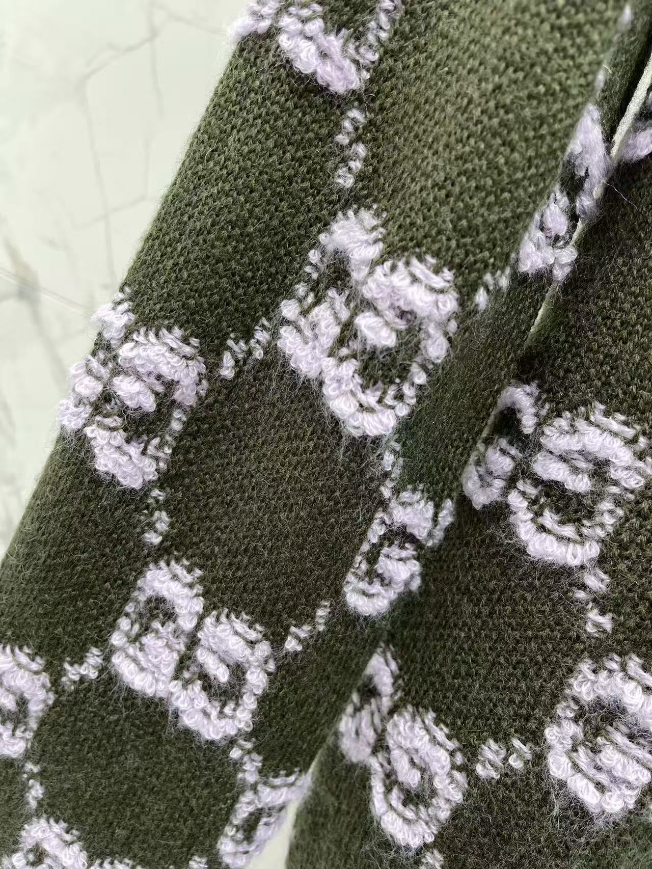 GU Olive Green All Over Pattern Knit Crew Neck Sweater