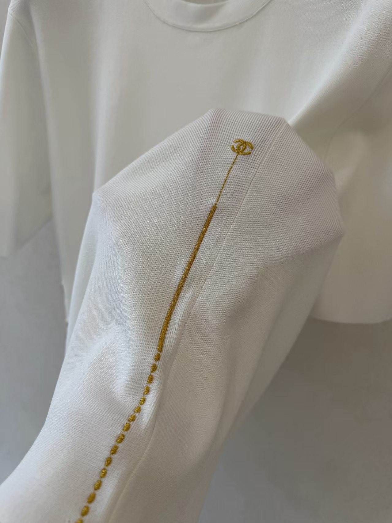Cha-style short-sleeve knit top