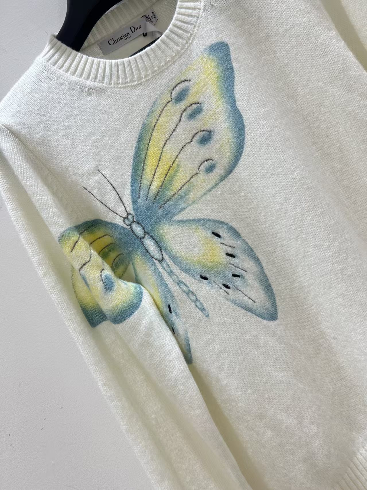 Di jacquardknit crew neck long sleeve sweater.