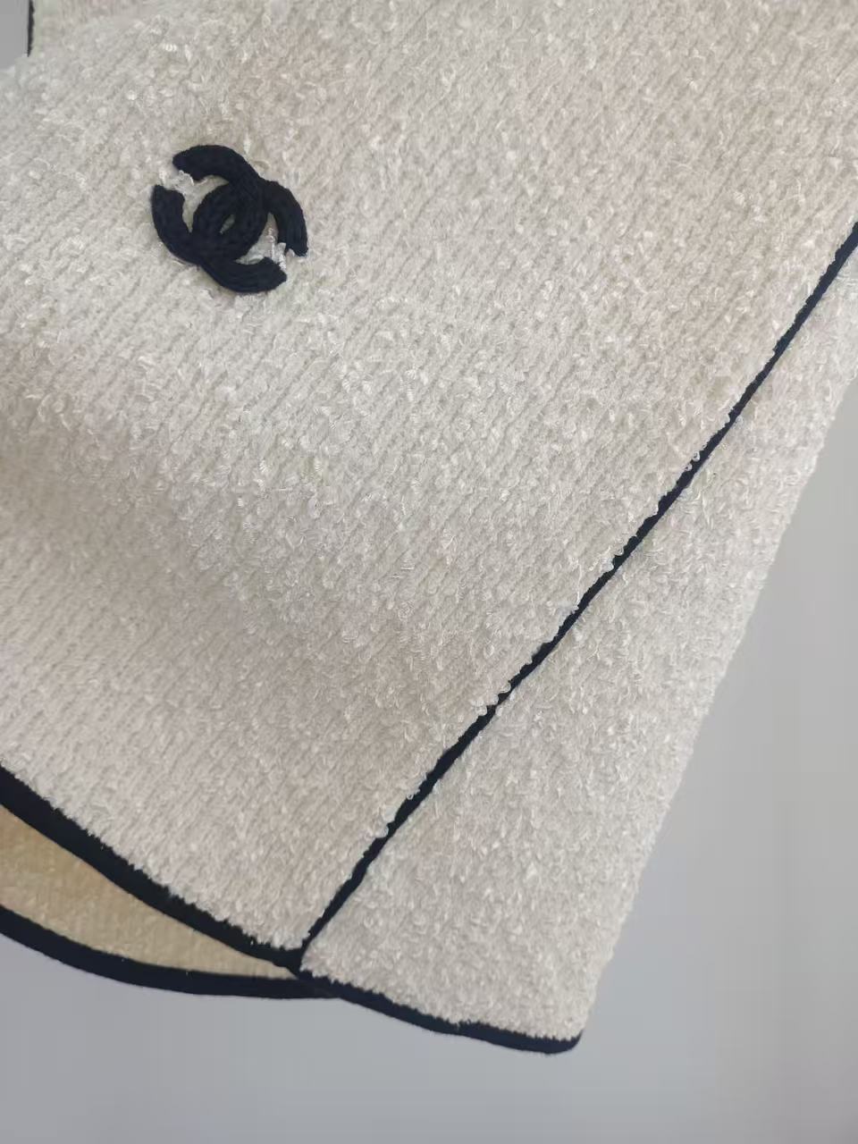 Cha 26Textured Tweed Contrast Edge Tank Top