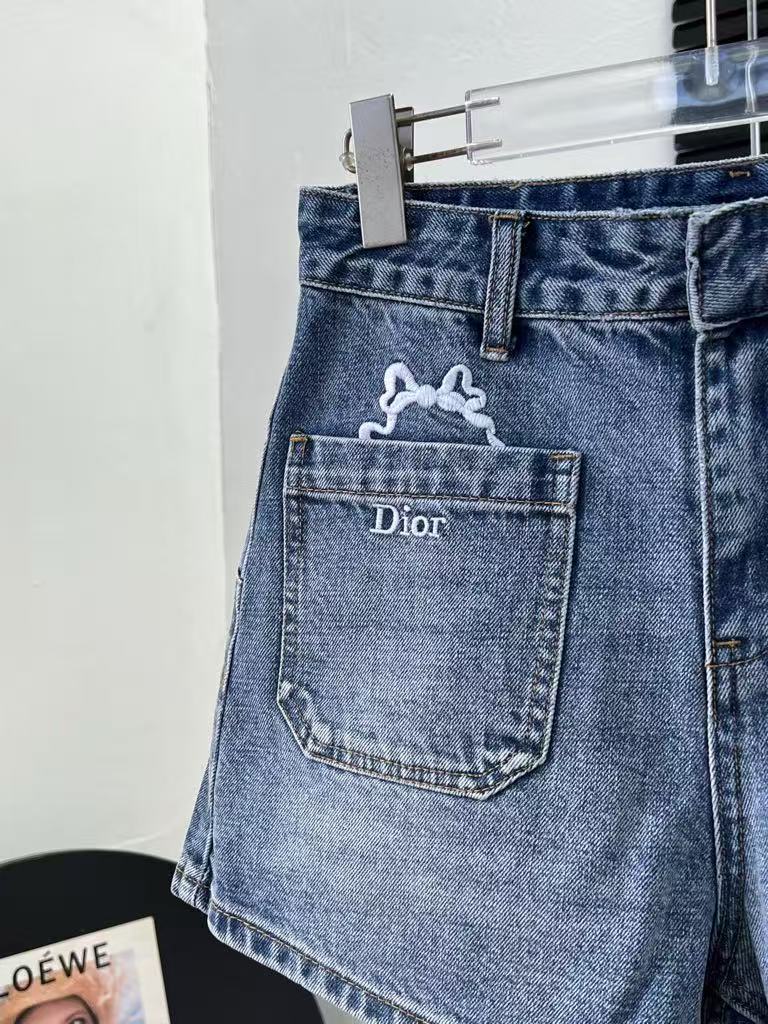 Di* Pocket Embroidery Shorts