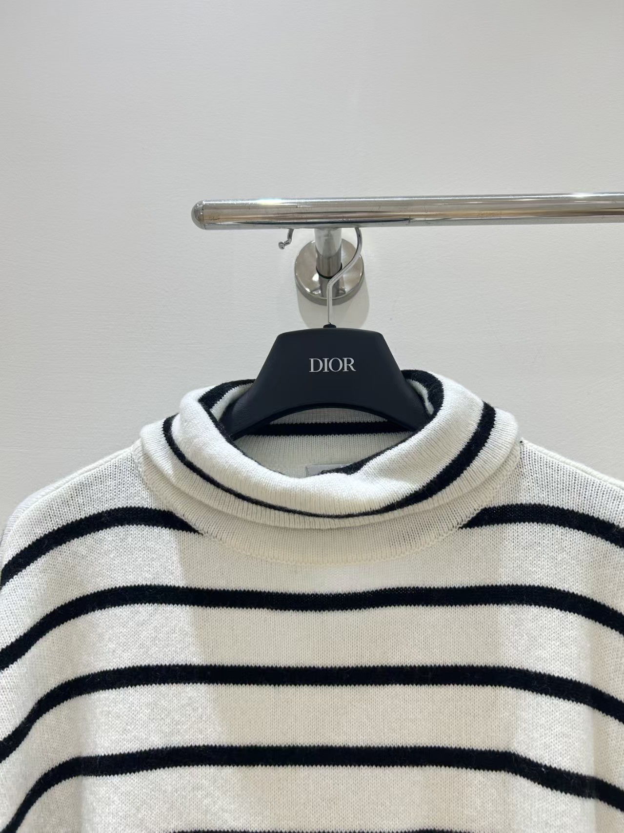 Di Striped EmbroideryTurtleneck Cape Knitwear