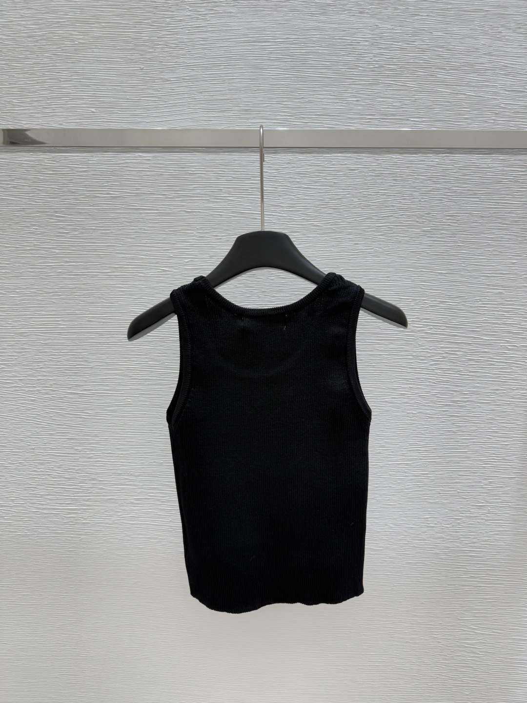 DIO25SS Crew Neck Colour Clash Embroidery Knitted Vest