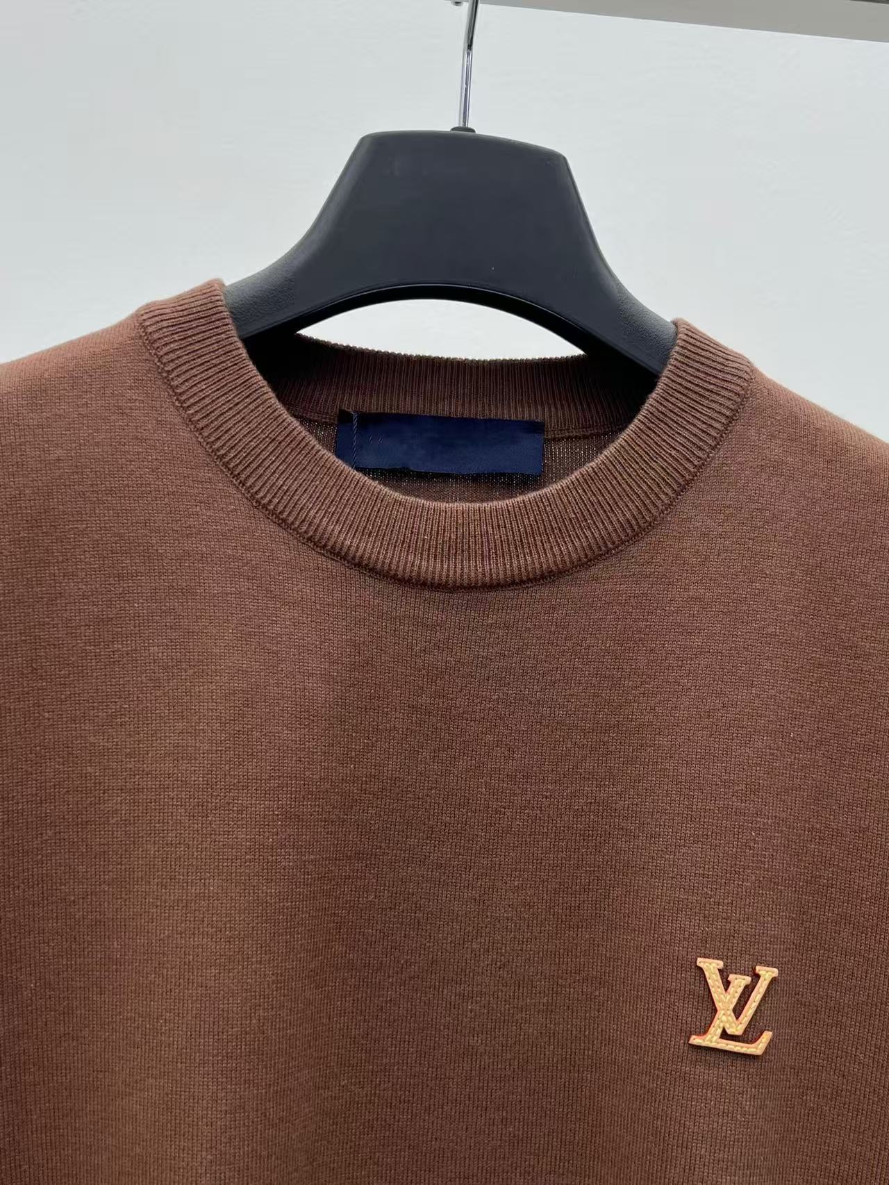 LO 26Coffee Crew Neck Fine Knit Short Sleeve Top Tiny Embroidery Logo On Chest