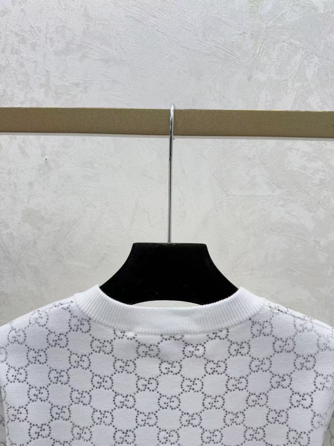 GU 26 Gradient Rhinestone Monogram Knit Cardigan
