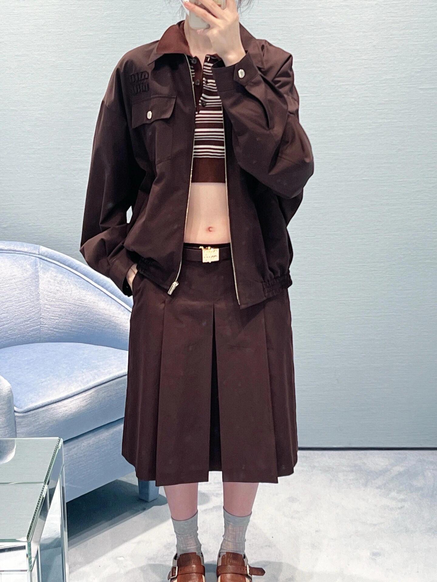 Mi dark brown utility zip-up jacketI paired withmatching tone-on-tone skirt