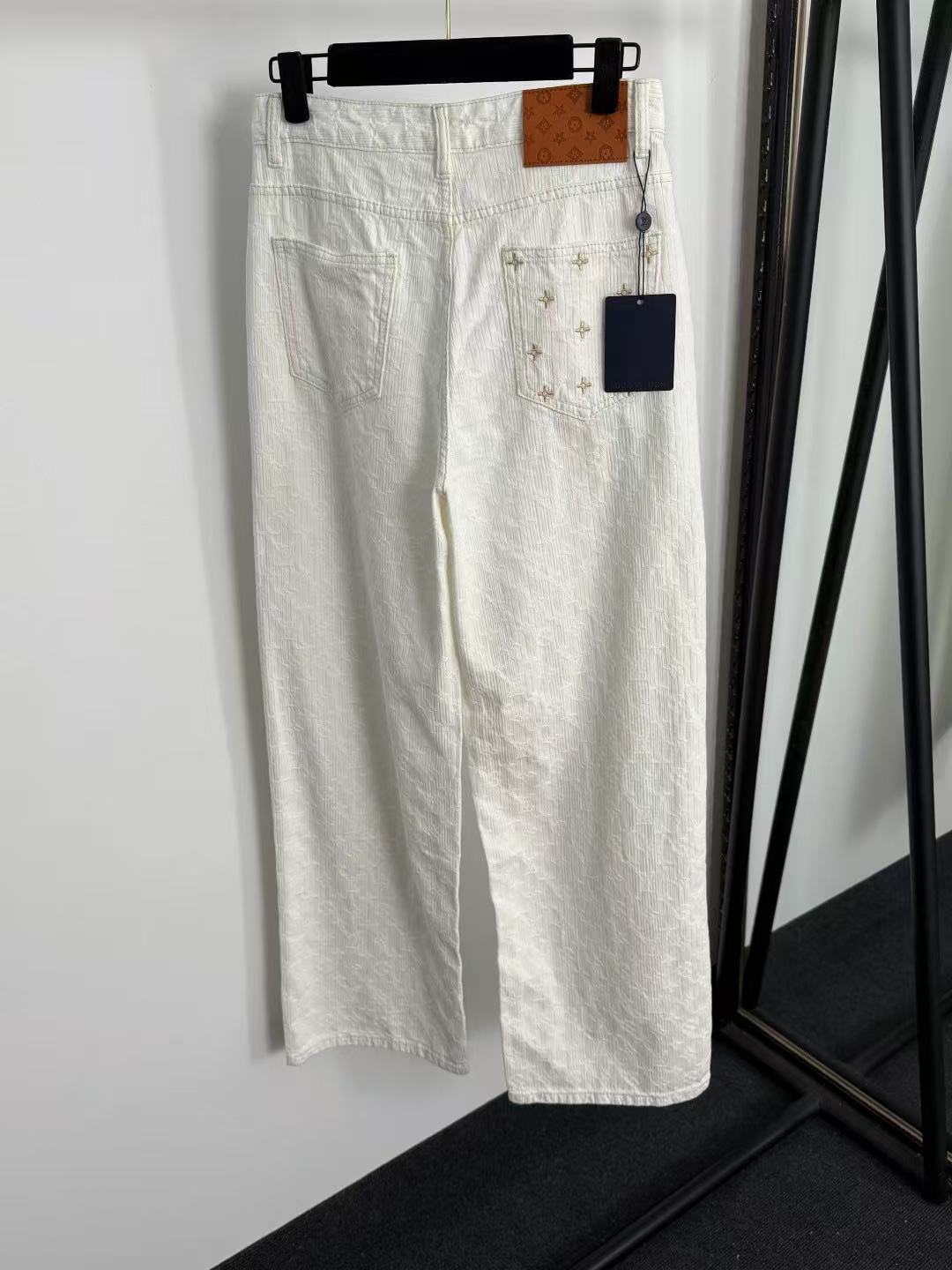 LO 26 Subtle Jacquard Pattern Five Pocket Loose Straight Jeans