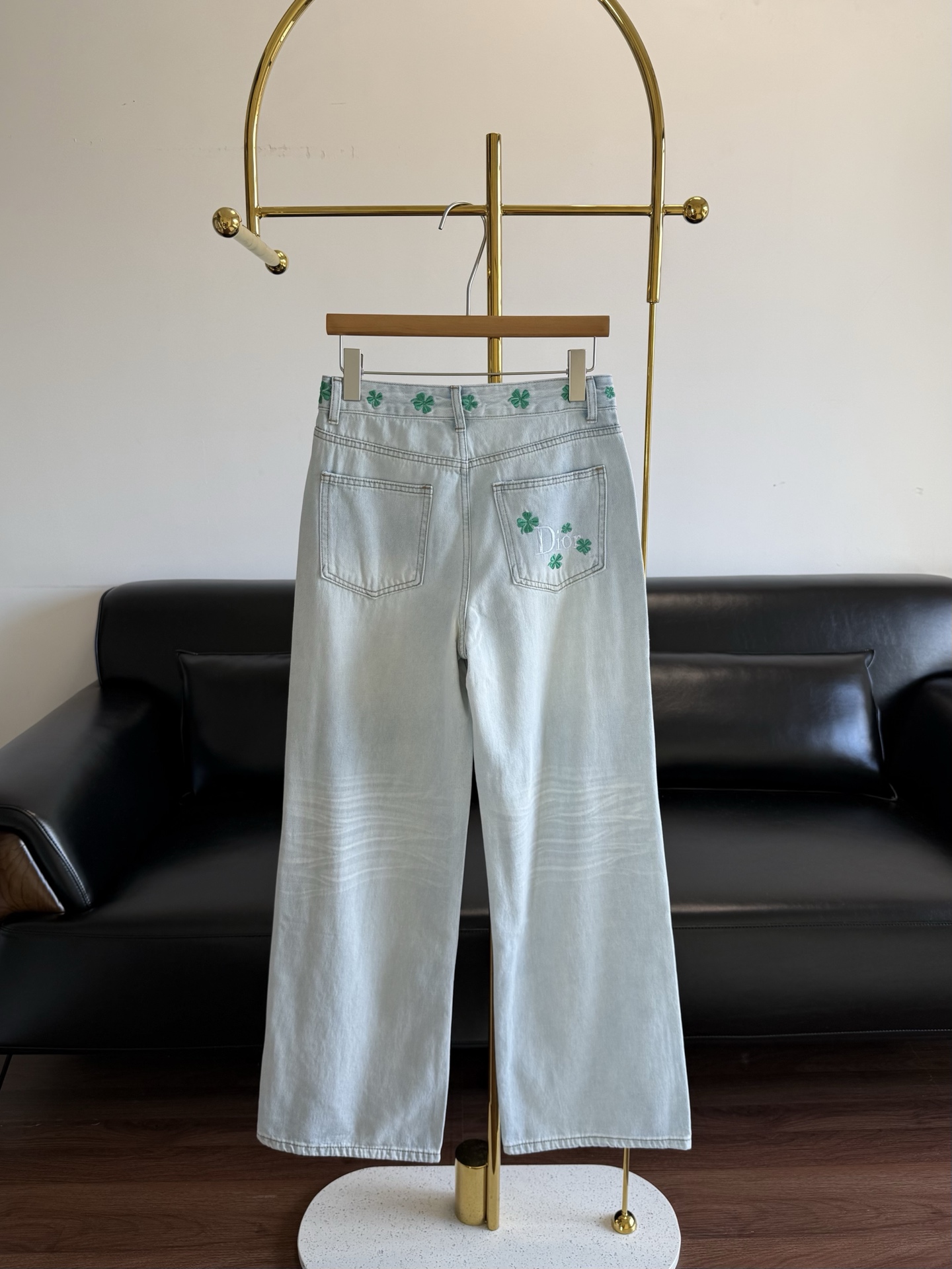 Di Same style straight-leg ripped jeans