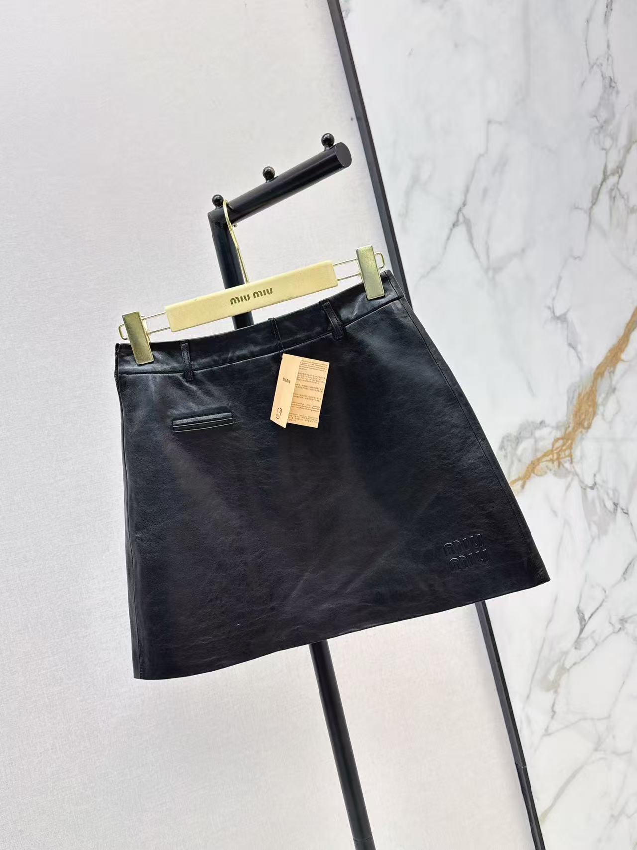 M series Pocket Detail Short Leather Mini Skirt