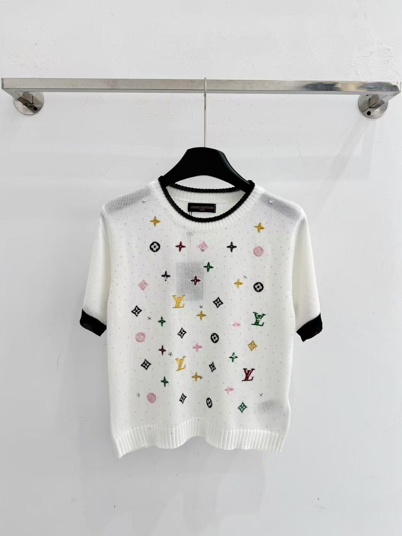 LO 26Two Tone Colorful Embroidery Star Motif Short Sleeve Knit Top