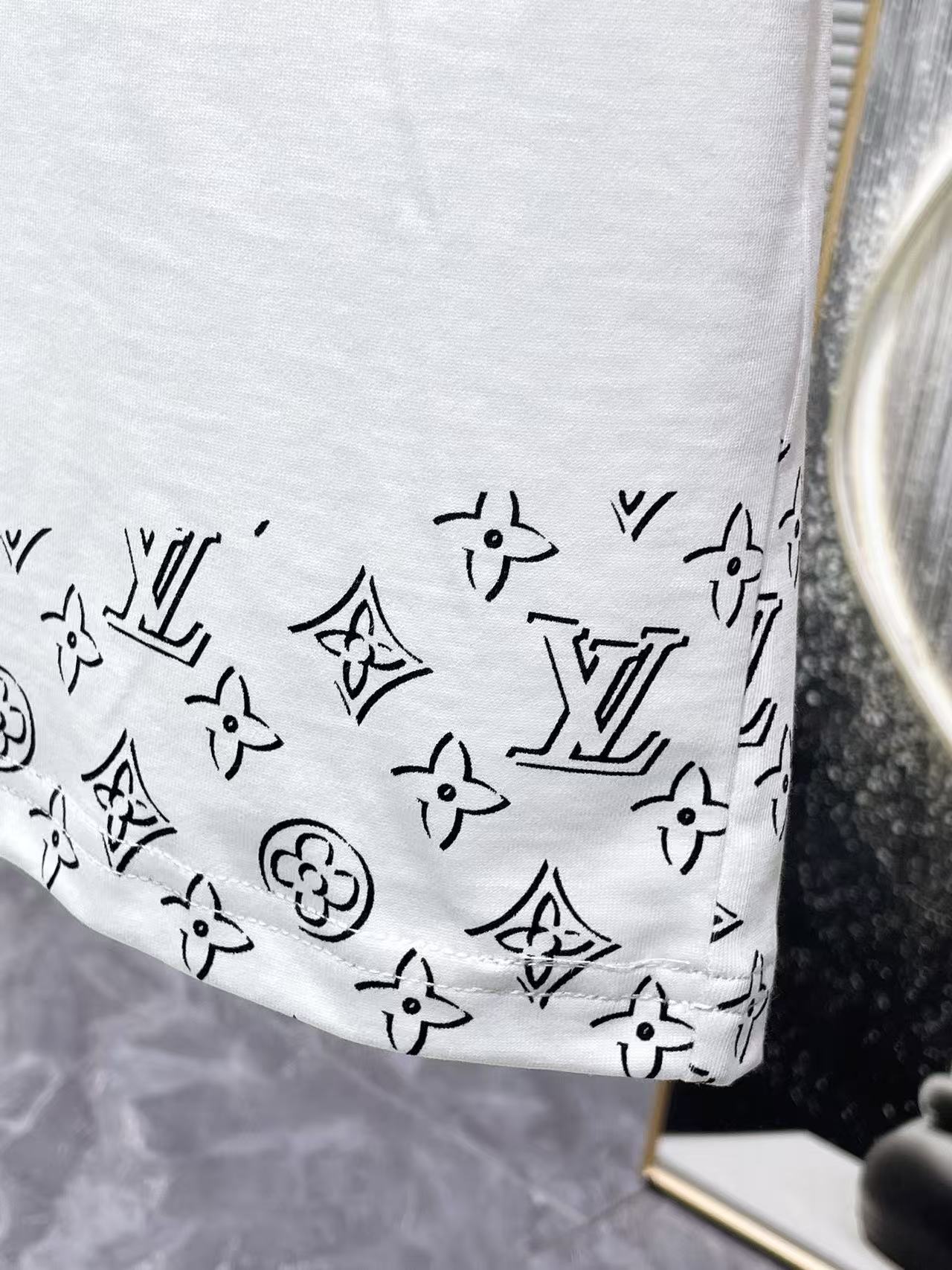 LO 26 Border Monogram Print Oversized Cotton T-shirt