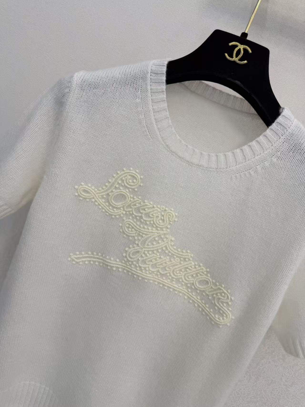 LO 26 Lightweight Fine Knit Tee Round Neck Rib Trim Hand Stitched Beads Script Graphic