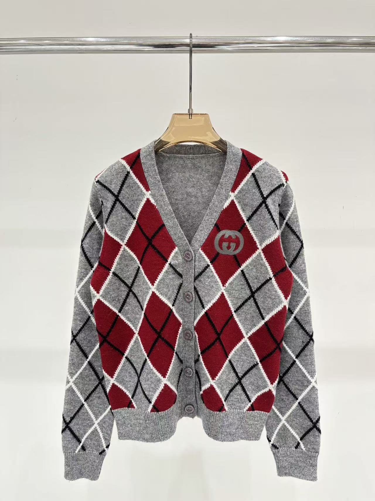 GU 26Argyle Check Embroidered Knit Cardigan