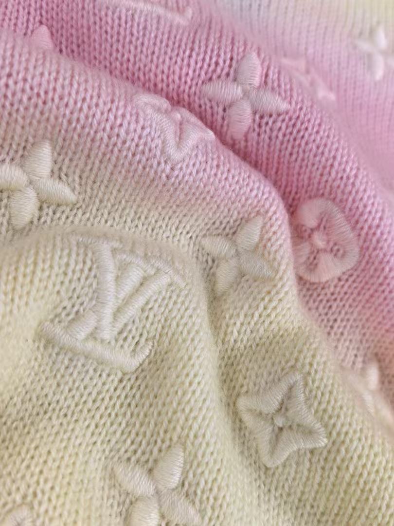 LO 26 Pastel Ombre Embossed Logo Short Sleeve Knit Sweater
