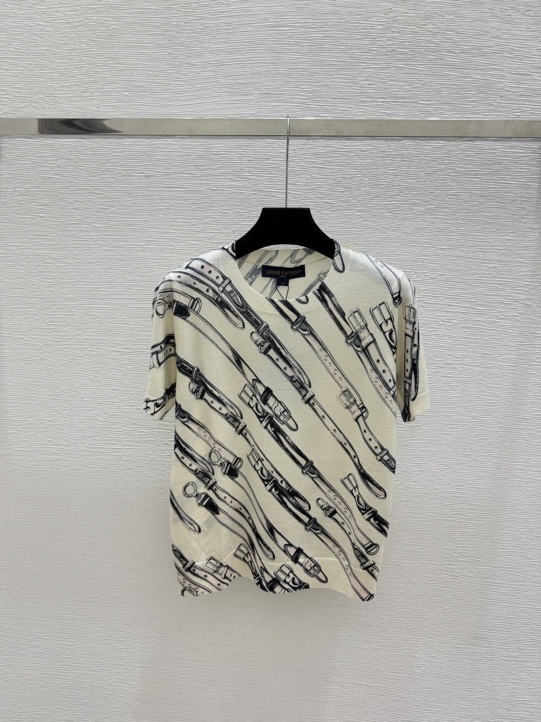 LO 26 Off White All Over Belt Illustration Fine Knit Tee