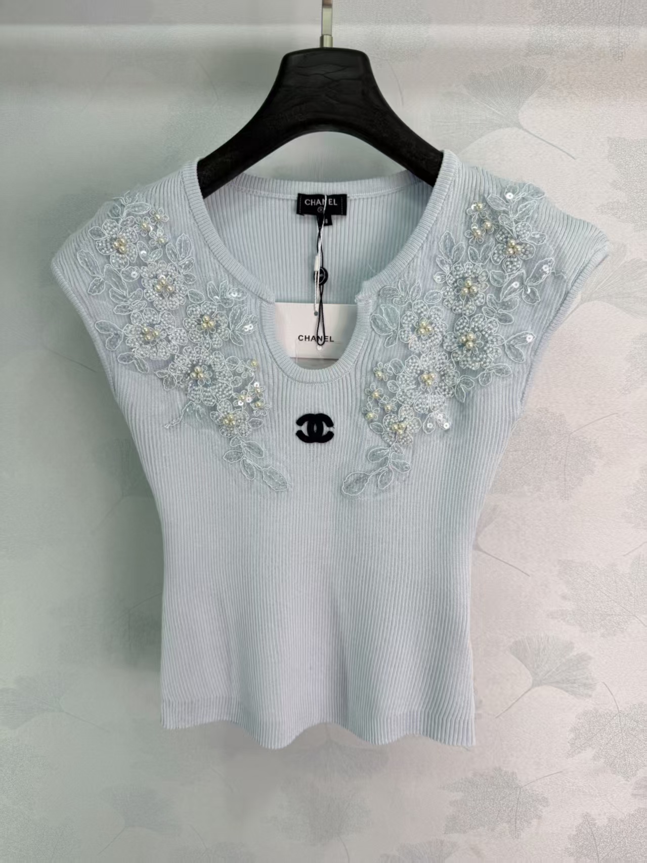 Cha*26 Spring/Summer New Collection Embroidered FlutterSleeve Short Sleeve Top.