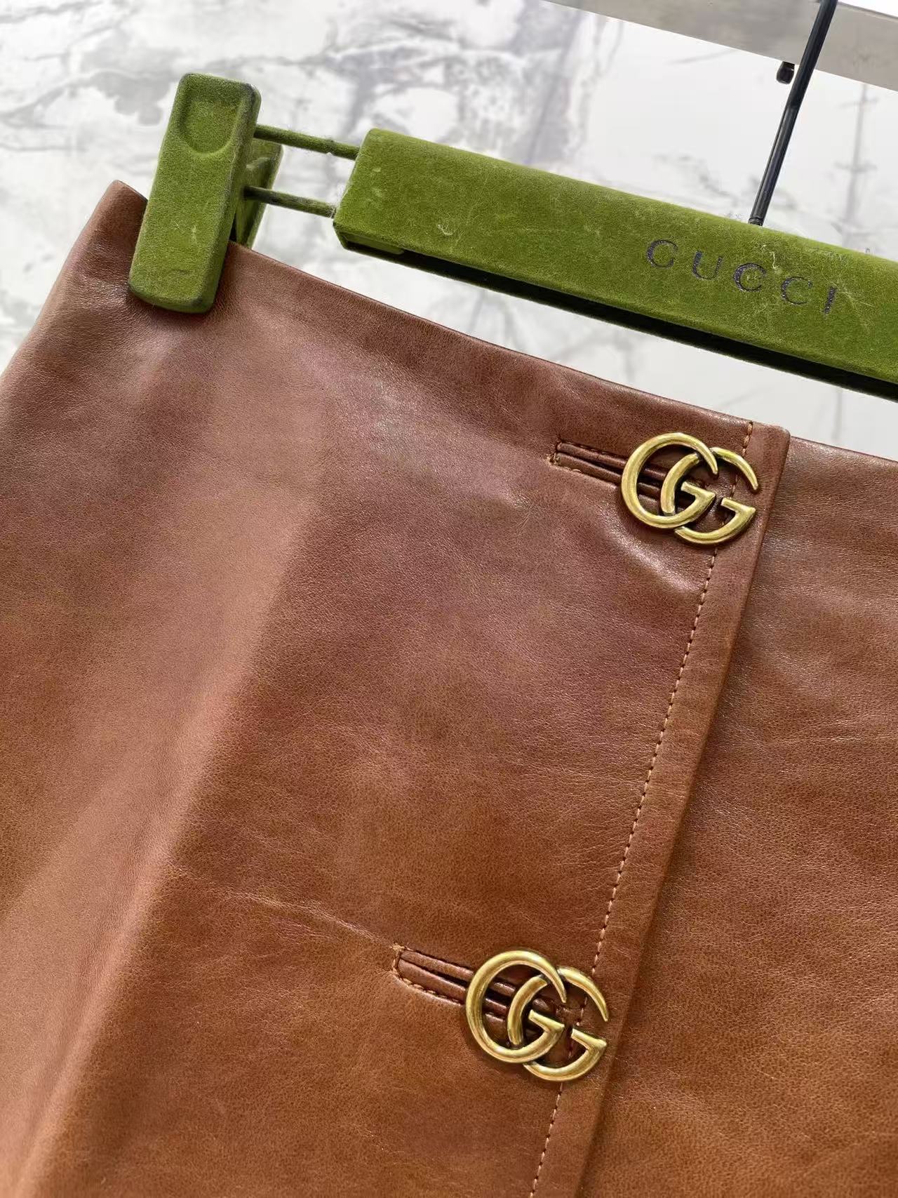 GU 26 Lapel Collar Double G Metal Button Women Cropped Leather Jacket