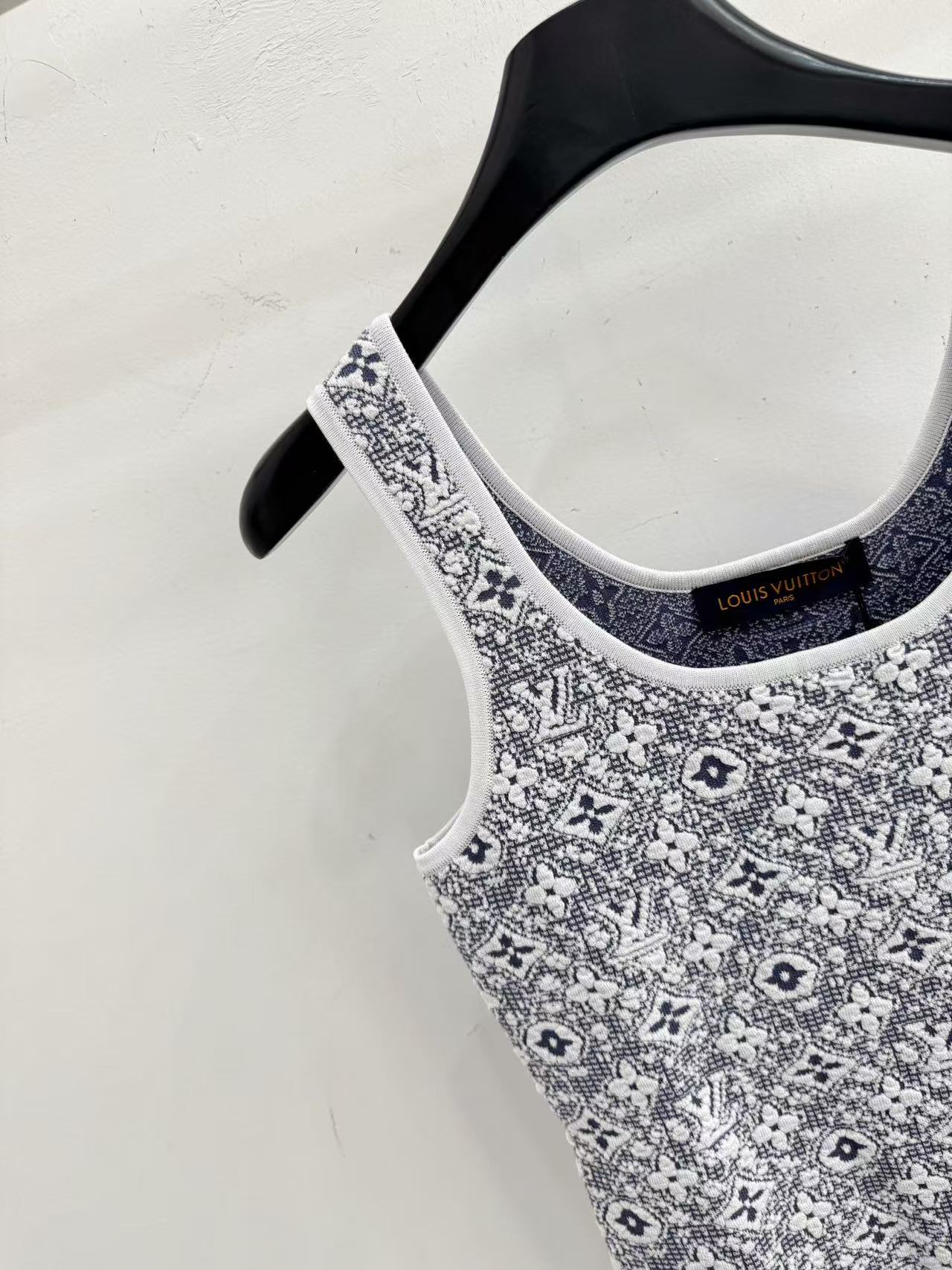 LO 26 Scoop Neck Full Motif Print Slim Fit Sleeveless Cami