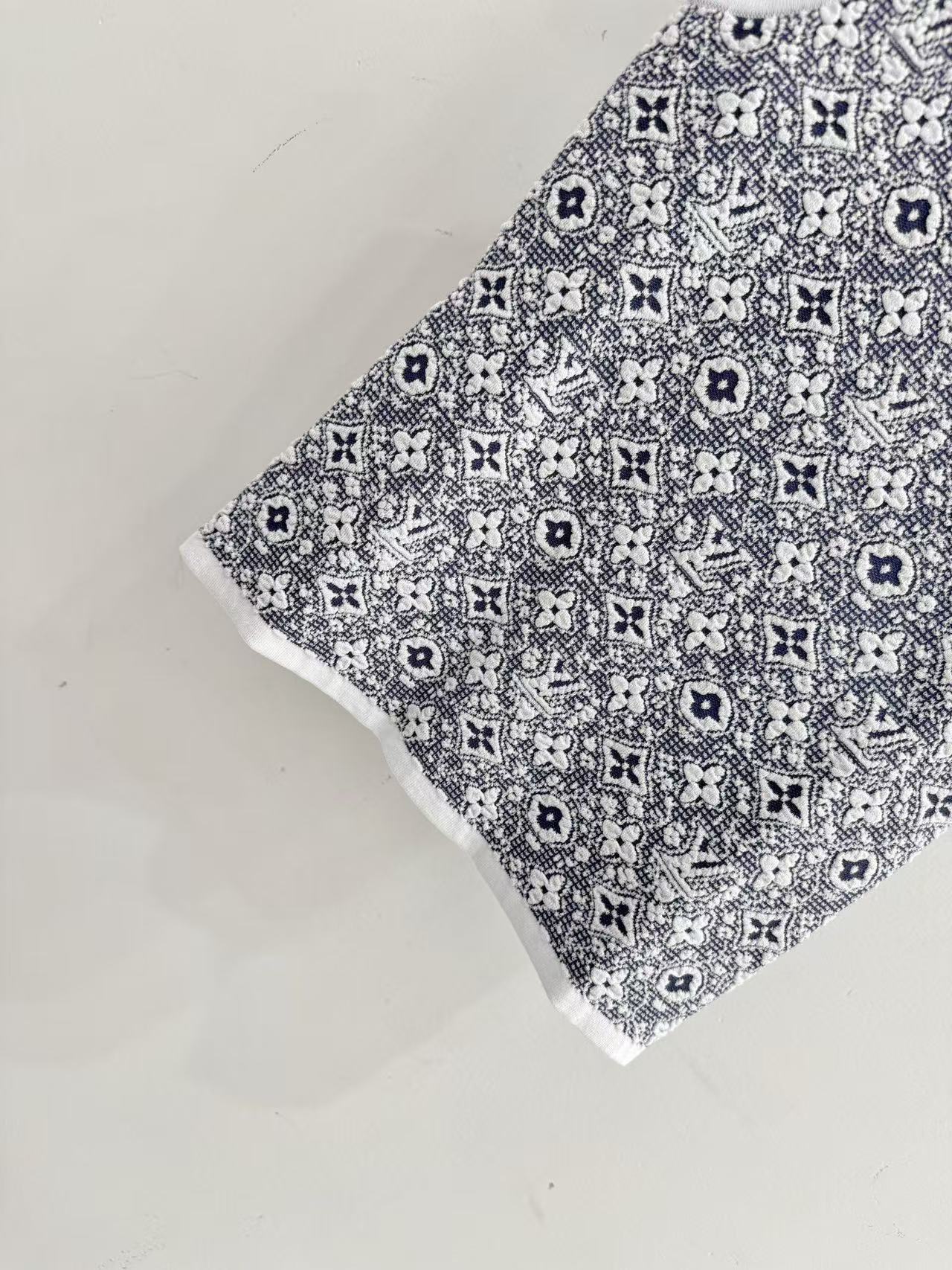 LO 26 Scoop Neck Full Motif Print Slim Fit Sleeveless Cami