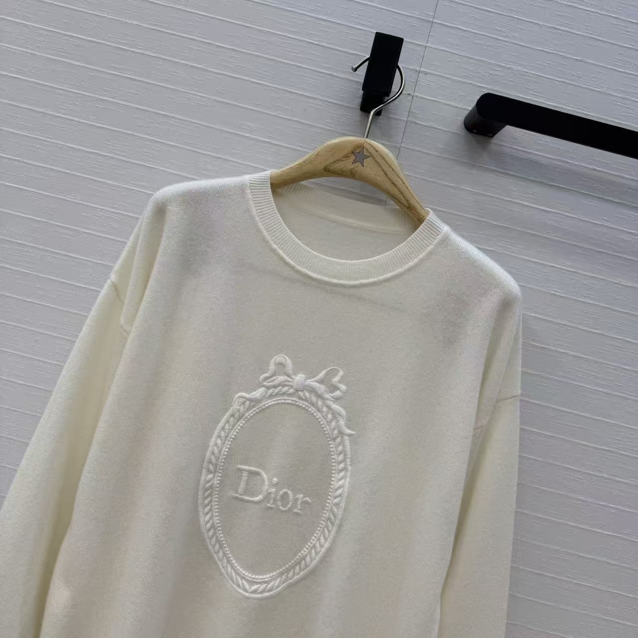 Di Bow Mirror Frame Embroidery Cashmere Crewneck Sweater