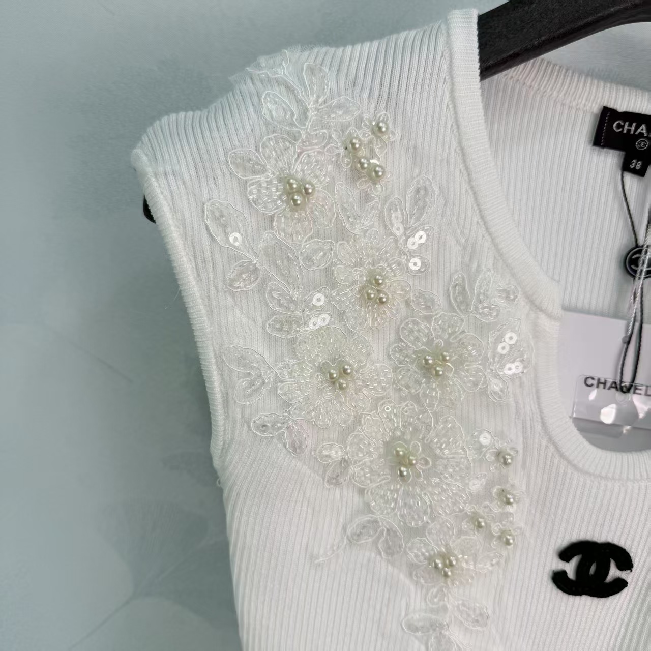 Cha*26 Spring/Summer New Collection Embroidered FlutterSleeve Short Sleeve Top.