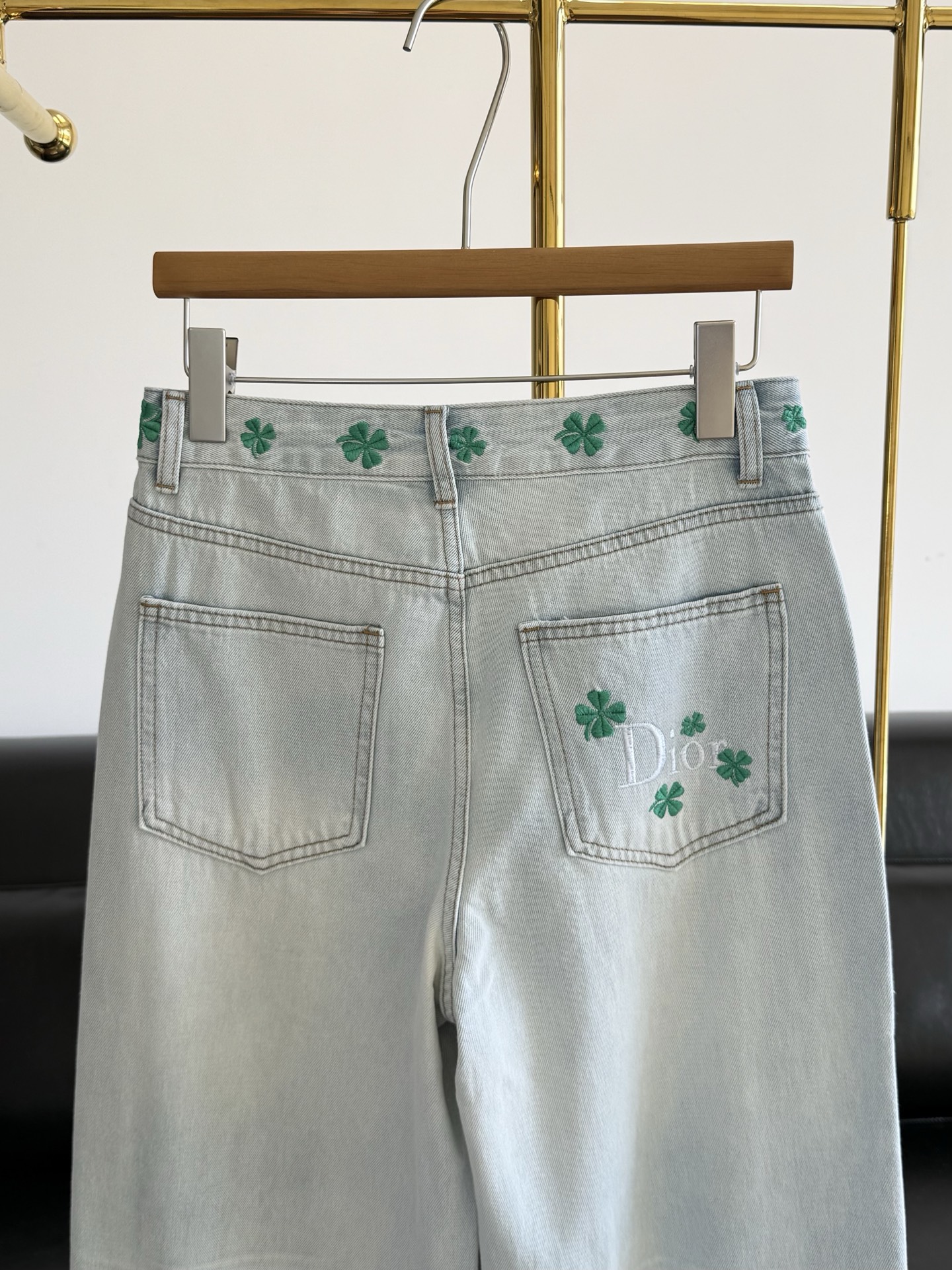 Di Same style straight-leg ripped jeans