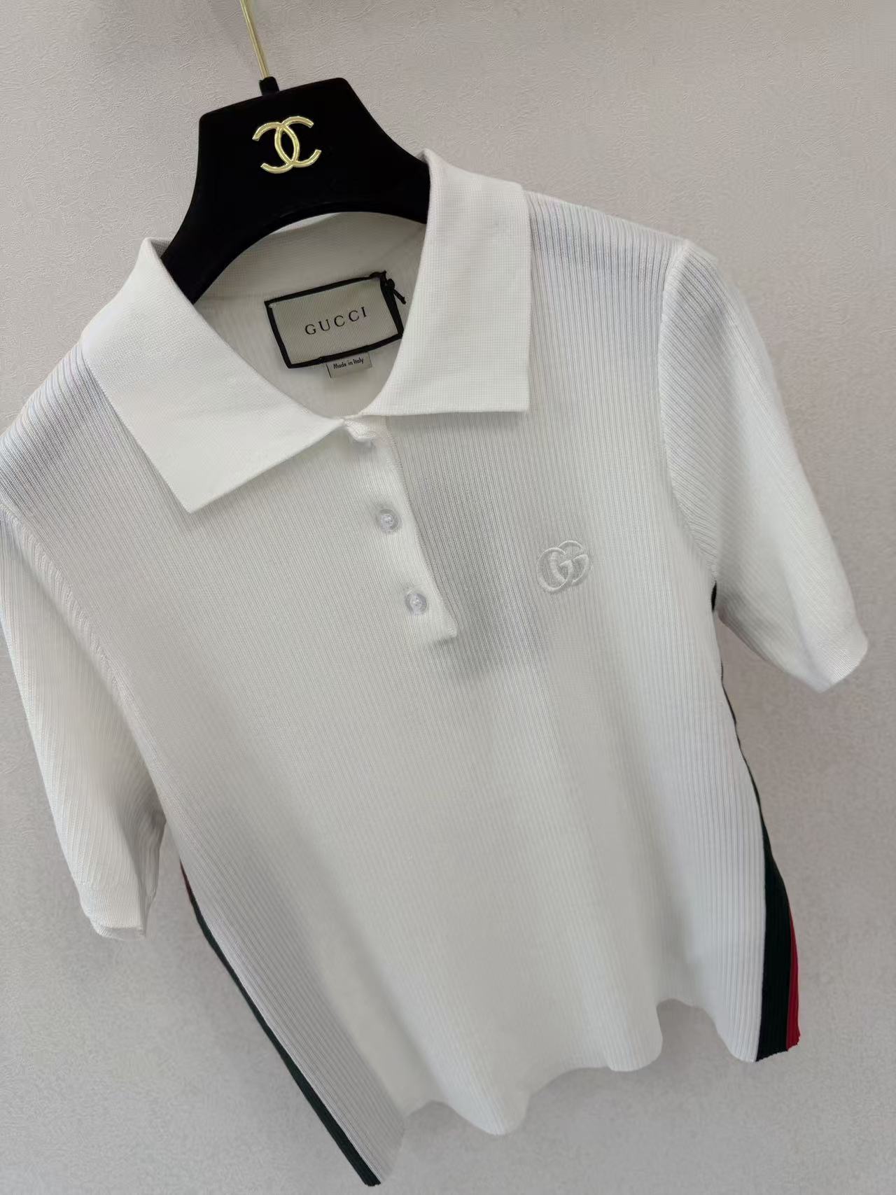 GU 26 Slim Fit Collared Knit Polo Tee Classic Red-Green Side Stripes Half Button Placket