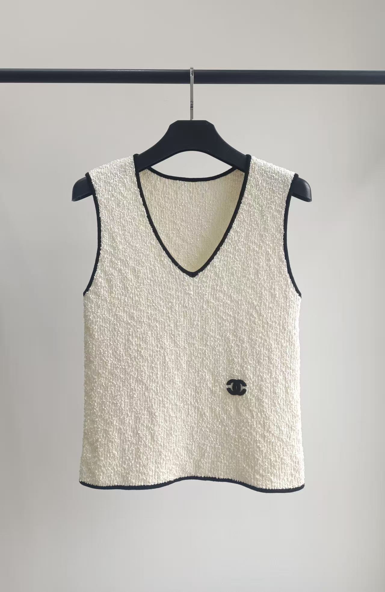 Cha 26Textured Tweed Contrast Edge Tank Top