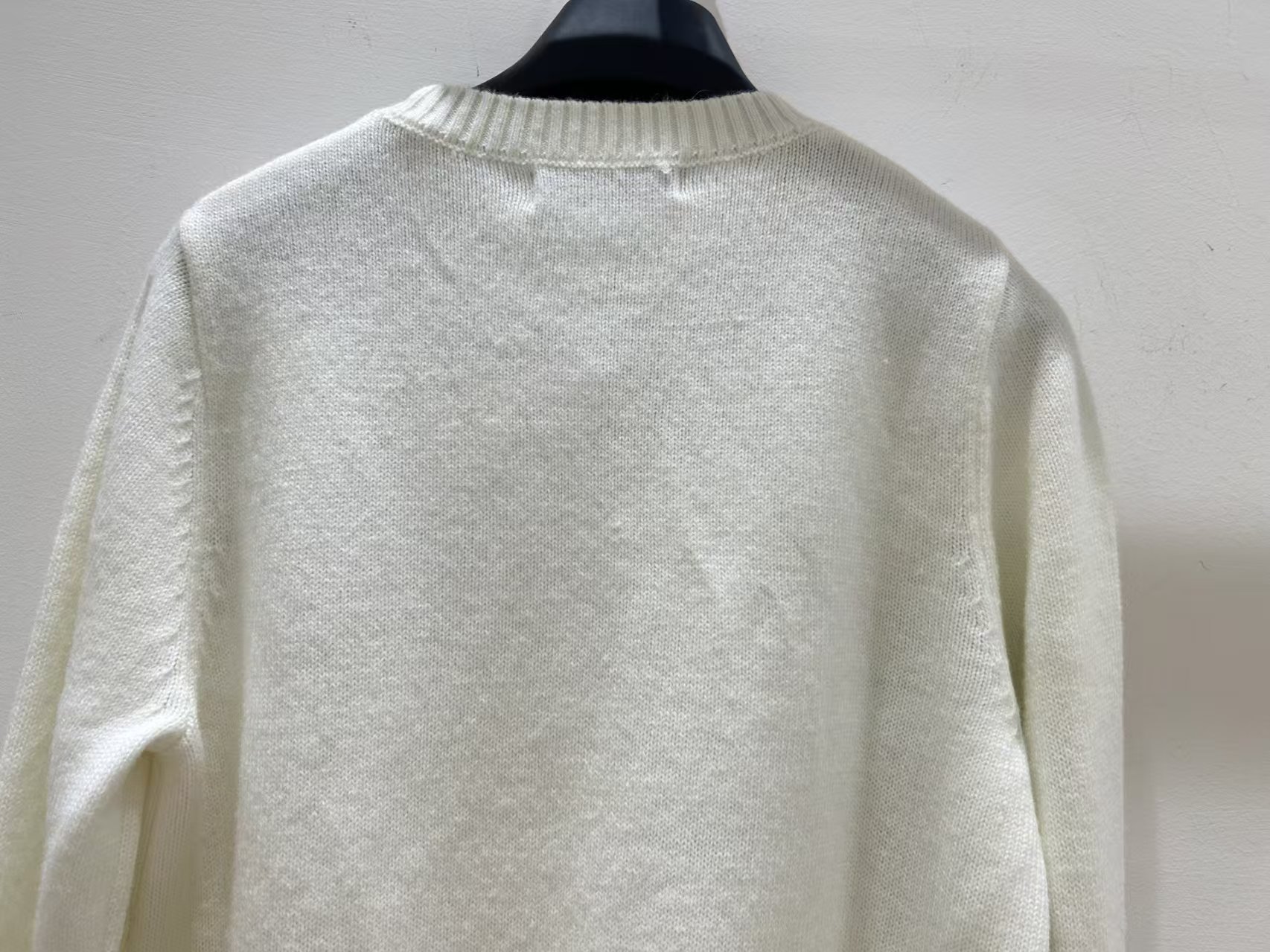 Di jacquardknit crew neck long sleeve sweater.