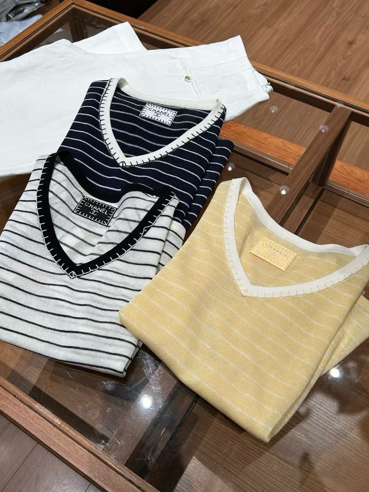 To26 Summer Update - Cha-style Striped V-neck Top