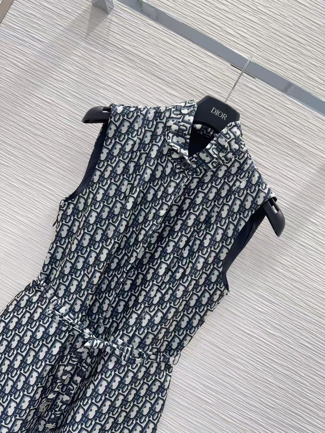 DR 26SS New Vintage Sleeveless Midi Dress