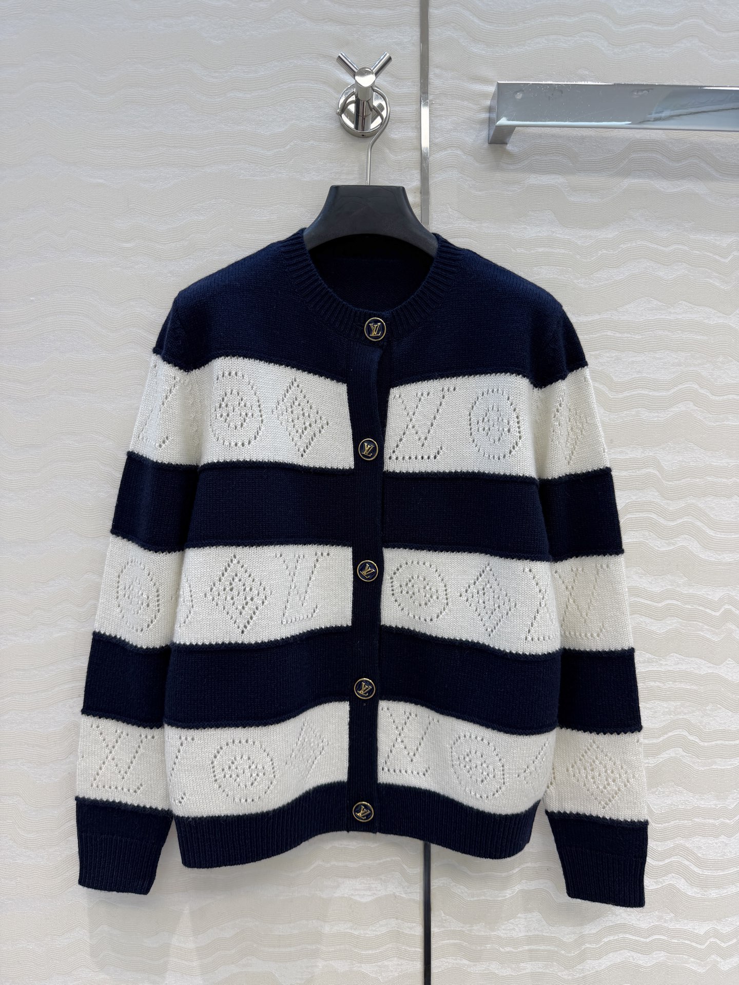LO 26 Round Neck Hollow Logo Striped Knit Jacket