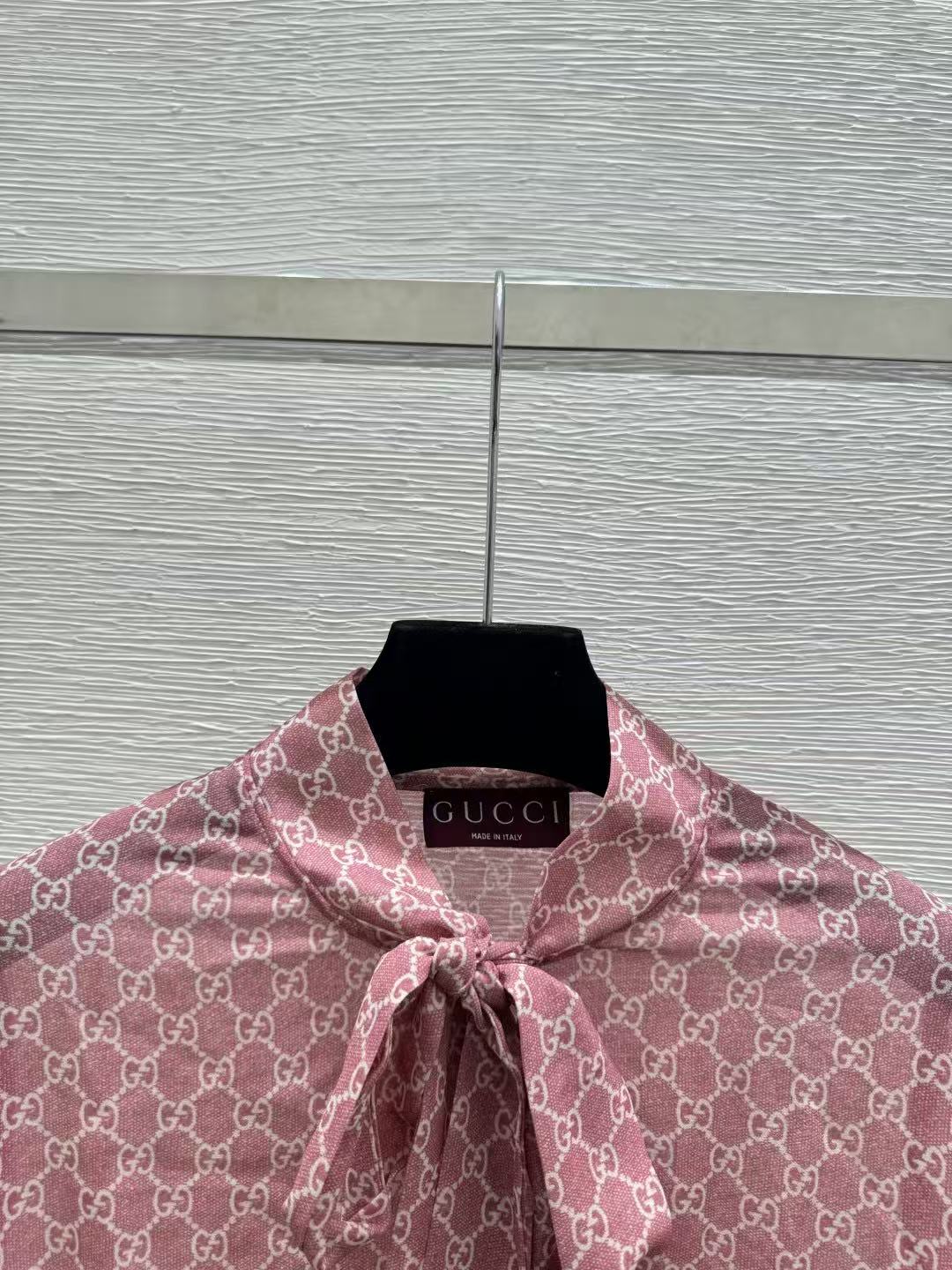 GU 26 Lightweight Sheer Satin Bow Collar Printed Blouse Front Button Placket Loose Fit