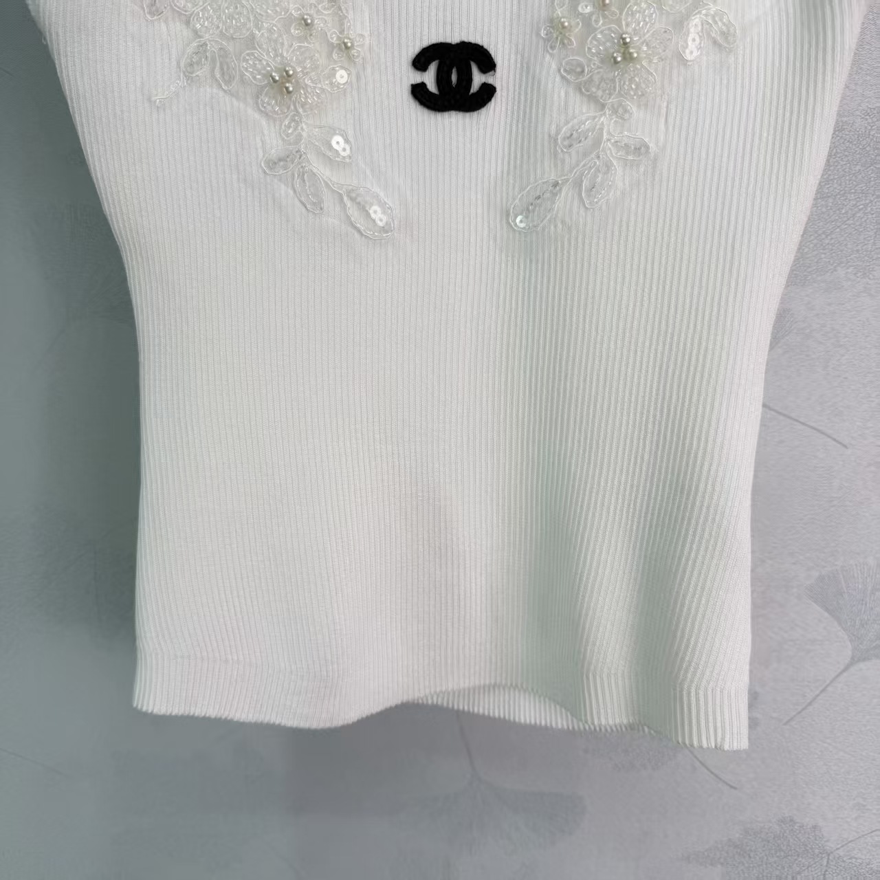 Cha*26 Spring/Summer New Collection Embroidered FlutterSleeve Short Sleeve Top.