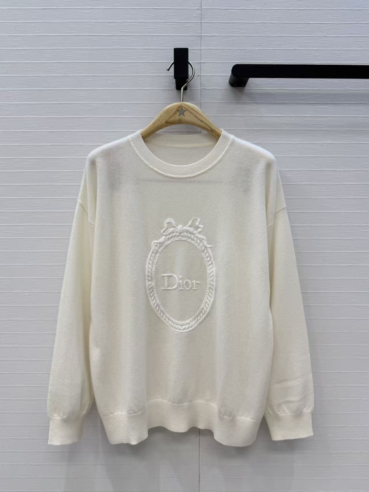 Di Bow Mirror Frame Embroidery Cashmere Crewneck Sweater