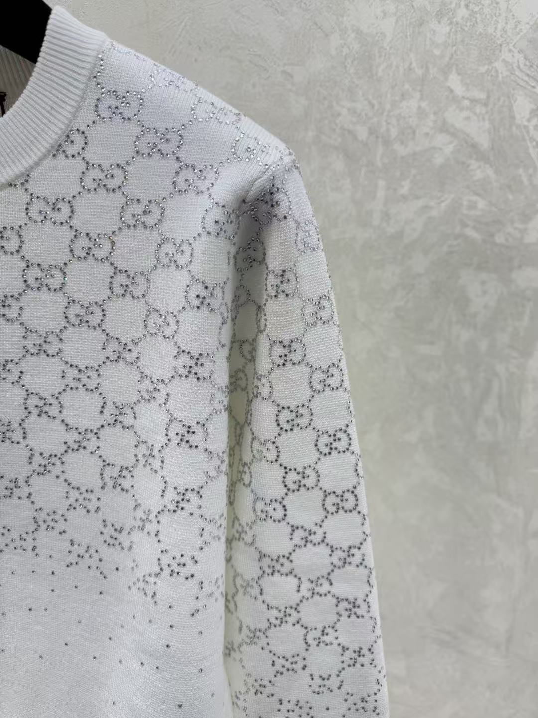GU 26 Gradient Rhinestone Monogram Knit Cardigan