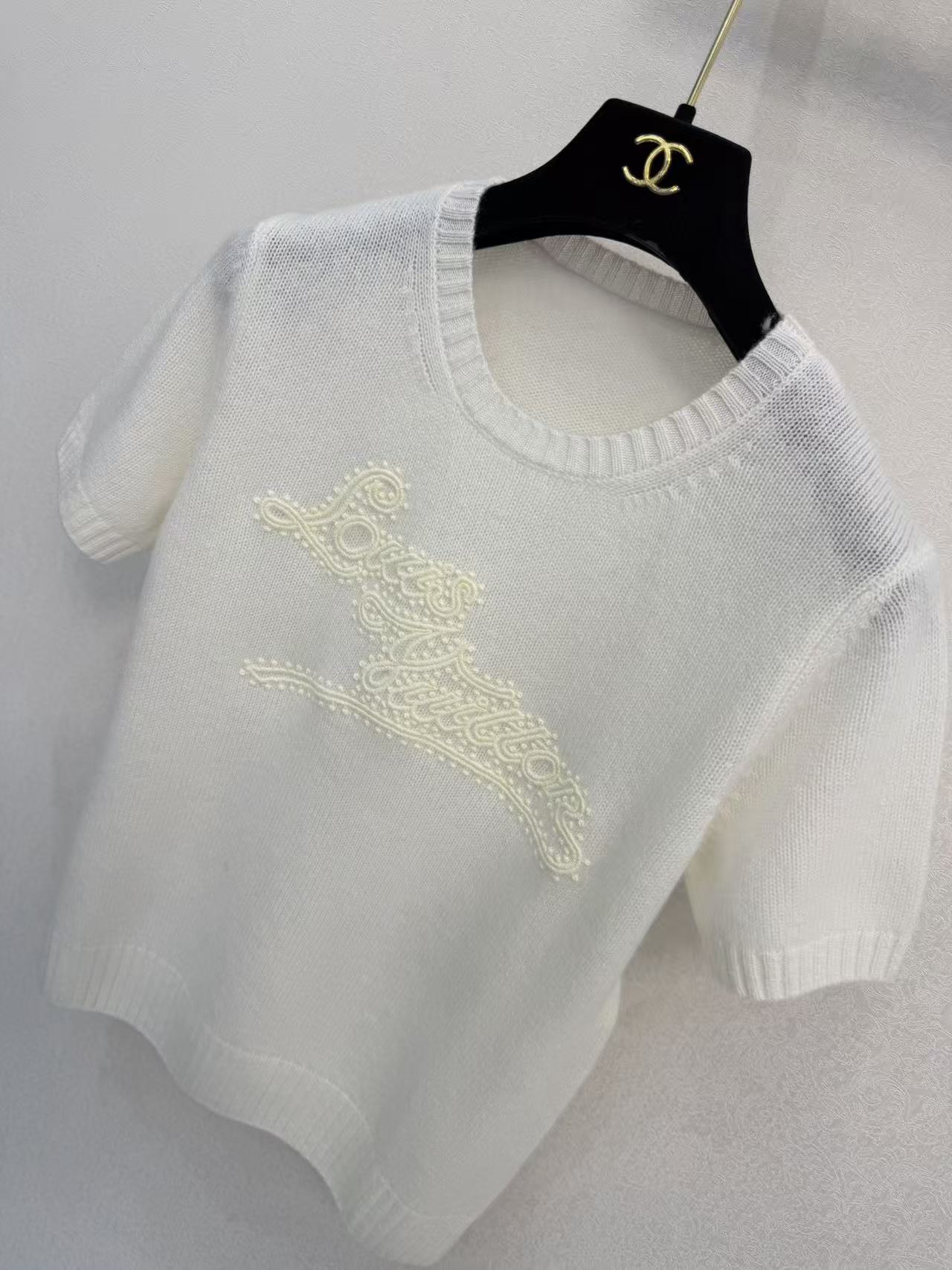 LO 26 Lightweight Fine Knit Tee Round Neck Rib Trim Hand Stitched Beads Script Graphic