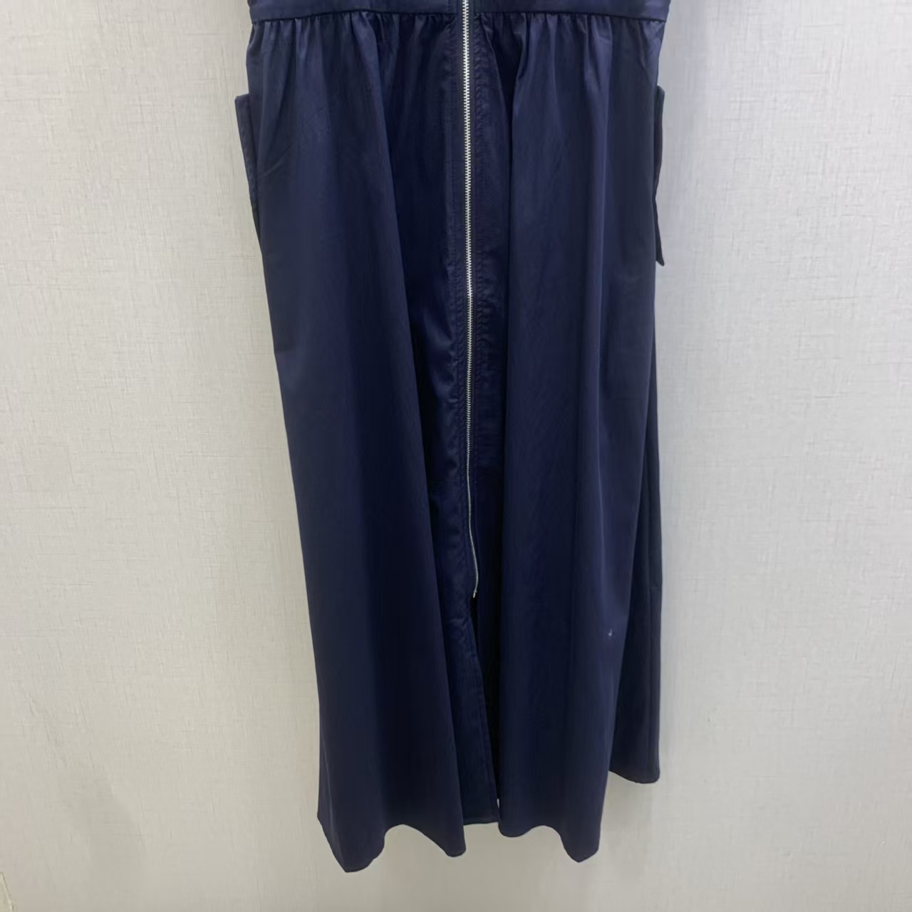 Di 2026 Spring/Summer New Arrival: Badge Embroidery Zipper Dress
