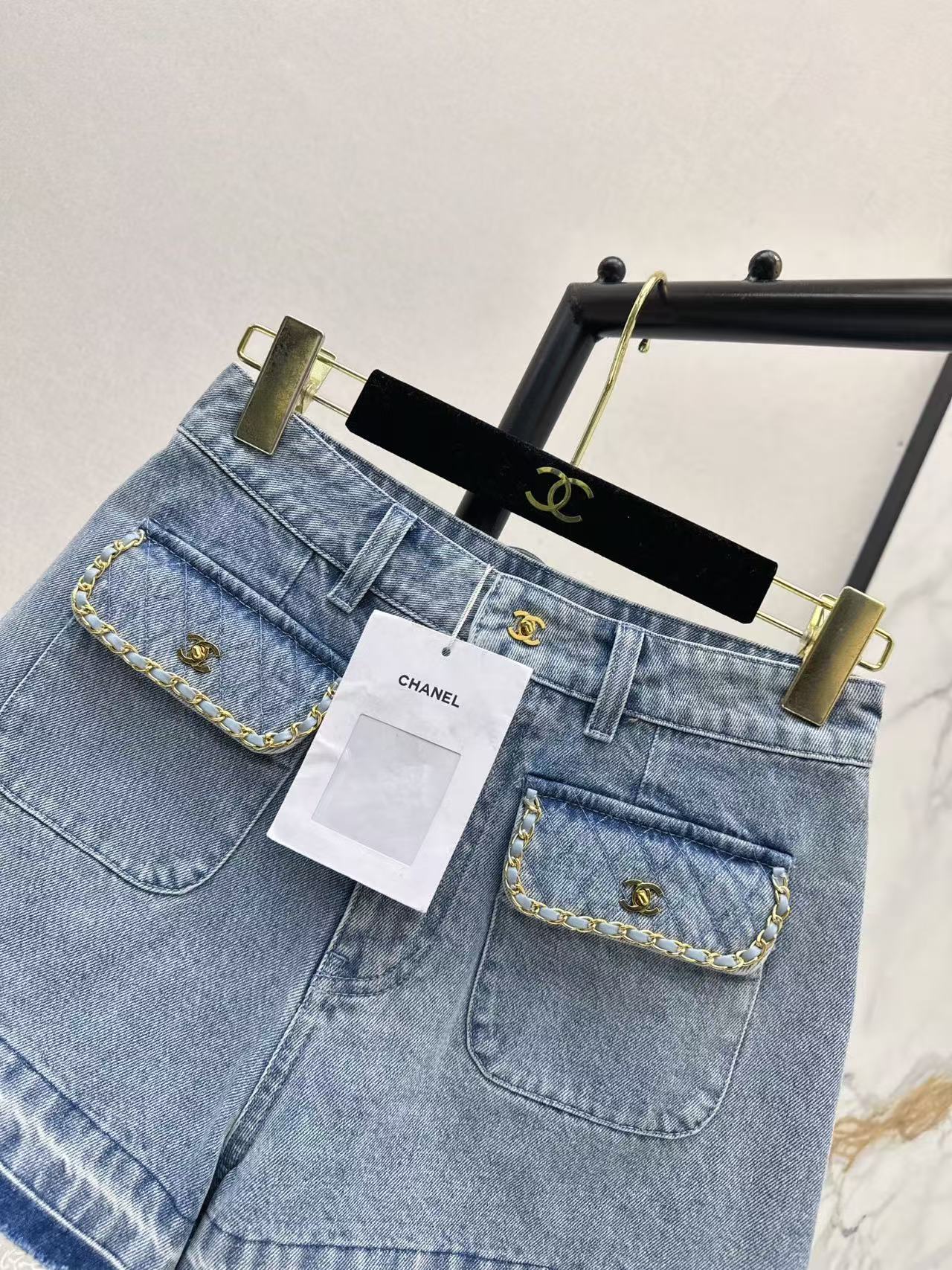 cha 26 Trim Pocket Denim Shorts